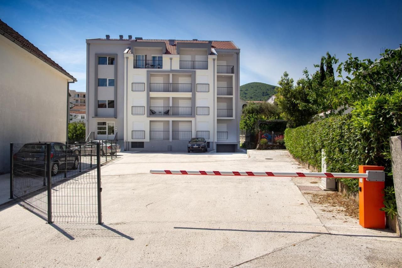 amforaproperty.com/Jednosoban lepo opremljen stan sa garaznim mestom u Budvi (Na period od 01.10 do 01.06.2025)