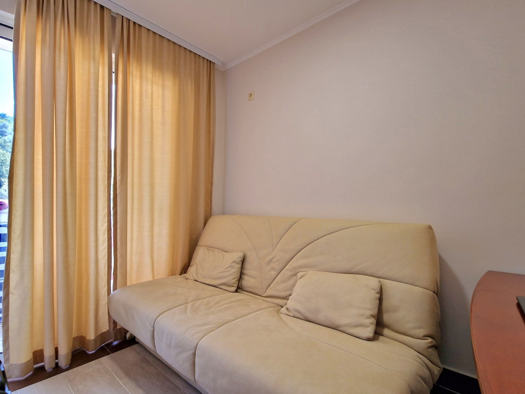 amforaproperty.com/Jednosoban moderno opremljen stan u stambeno-poslovnom objektu Paradiso - BECICI (NA DUZI PERIOD)