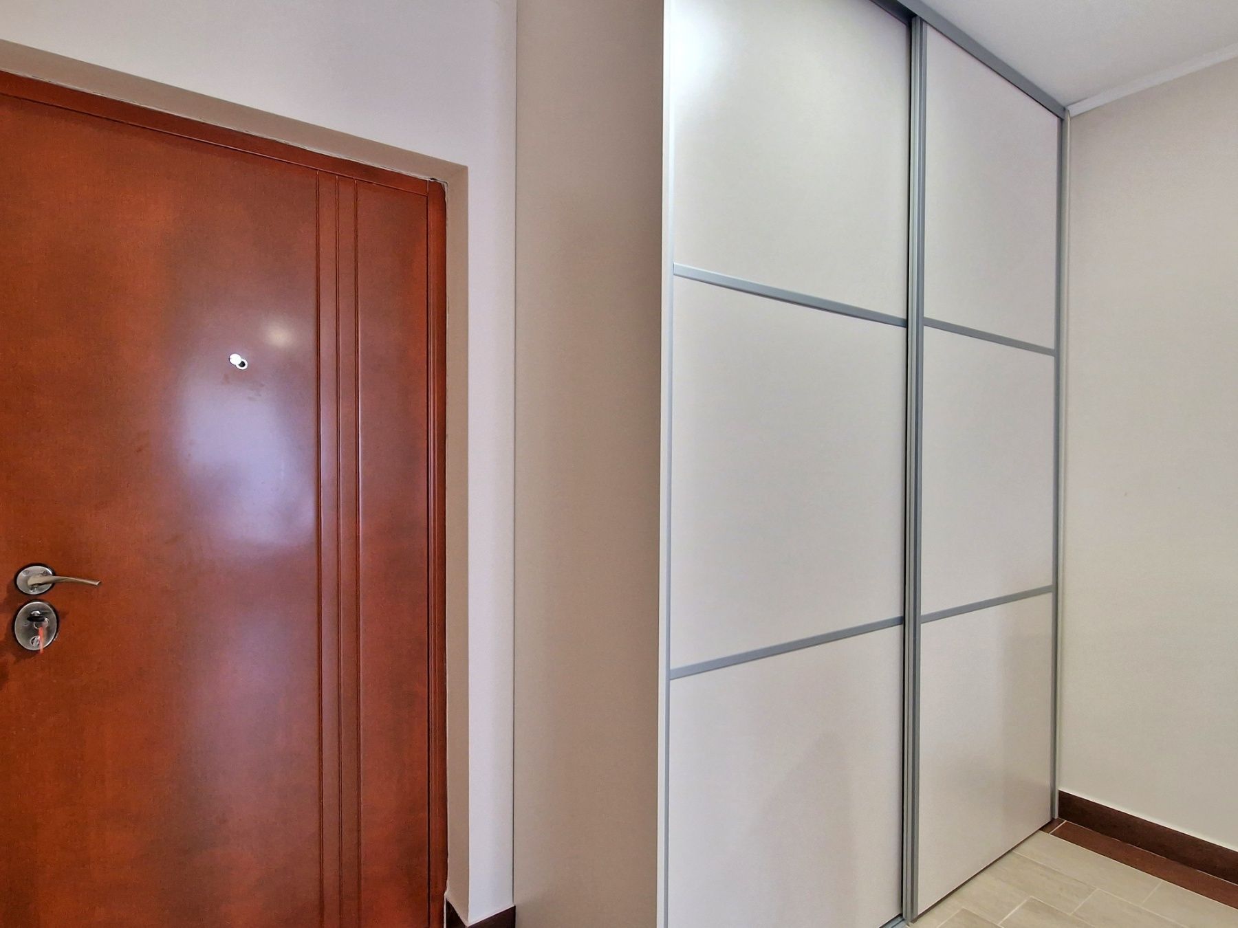 amforaproperty.com/Jednosoban moderno opremljen stan u stambeno-poslovnom objektu Paradiso - BECICI (NA DUZI PERIOD)