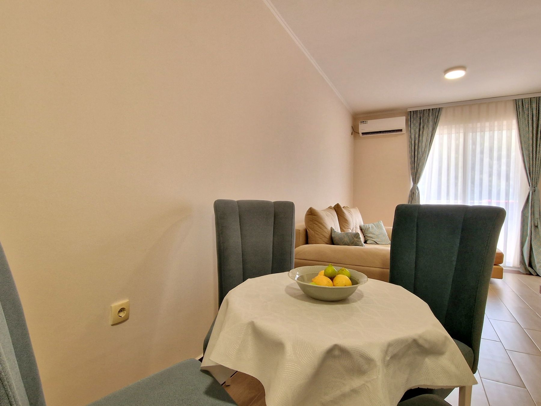 amforaproperty.com/Jednosoban moderno opremljen stan u stambeno-poslovnom objektu Paradiso - BECICI (NA DUZI PERIOD)