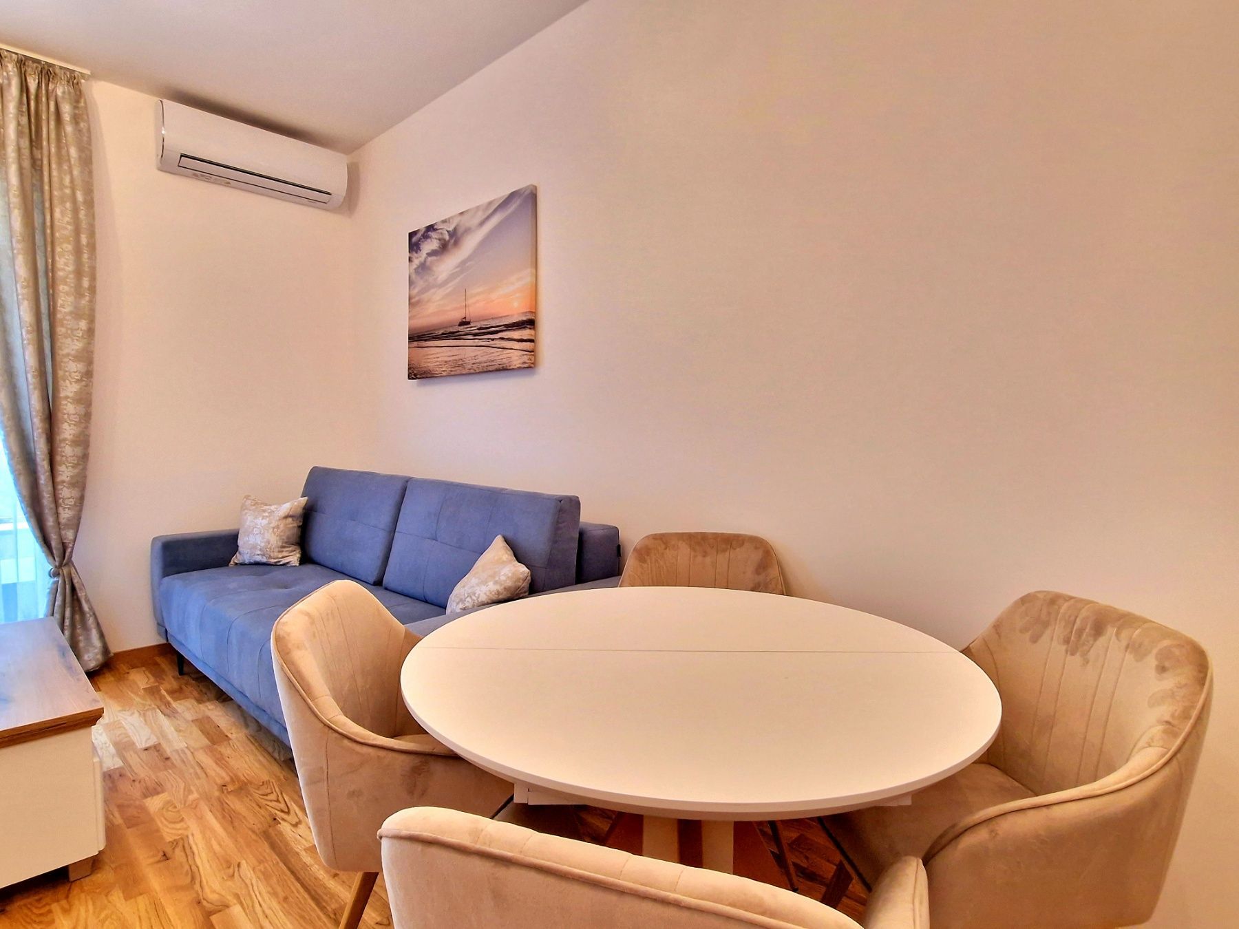 amforaproperty.com/JEDNOSOBAN LUKSUZNO OPREMLJEN STAN 43M2 SA POGLEDOM NA MORE NA ATRAKTIVNOJ LOKACIJI U BEČIĆIMA