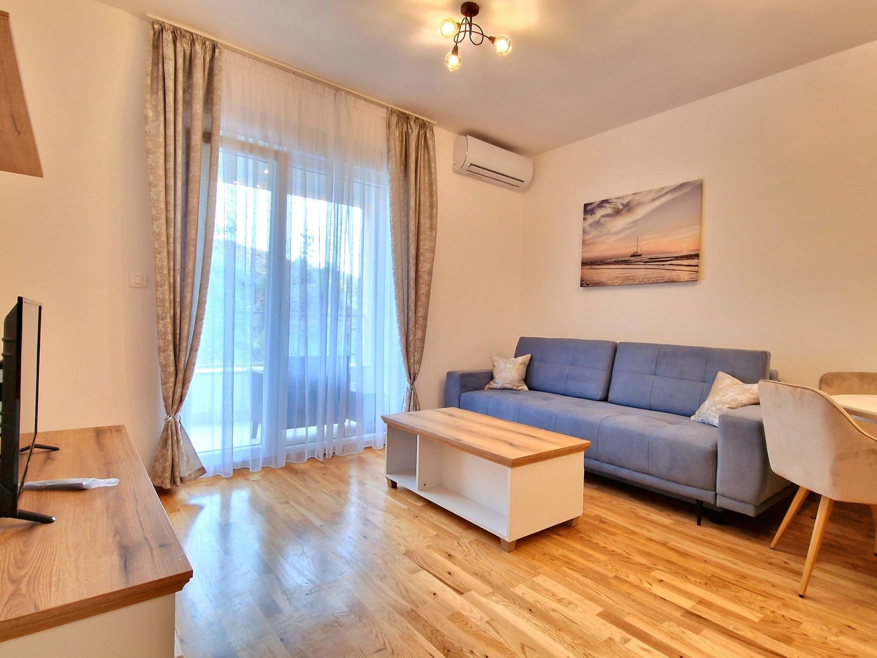 amforaproperty.com/JEDNOSOBAN LUKSUZNO OPREMLJEN STAN 43M2 SA POGLEDOM NA MORE NA ATRAKTIVNOJ LOKACIJI U BEČIĆIMA