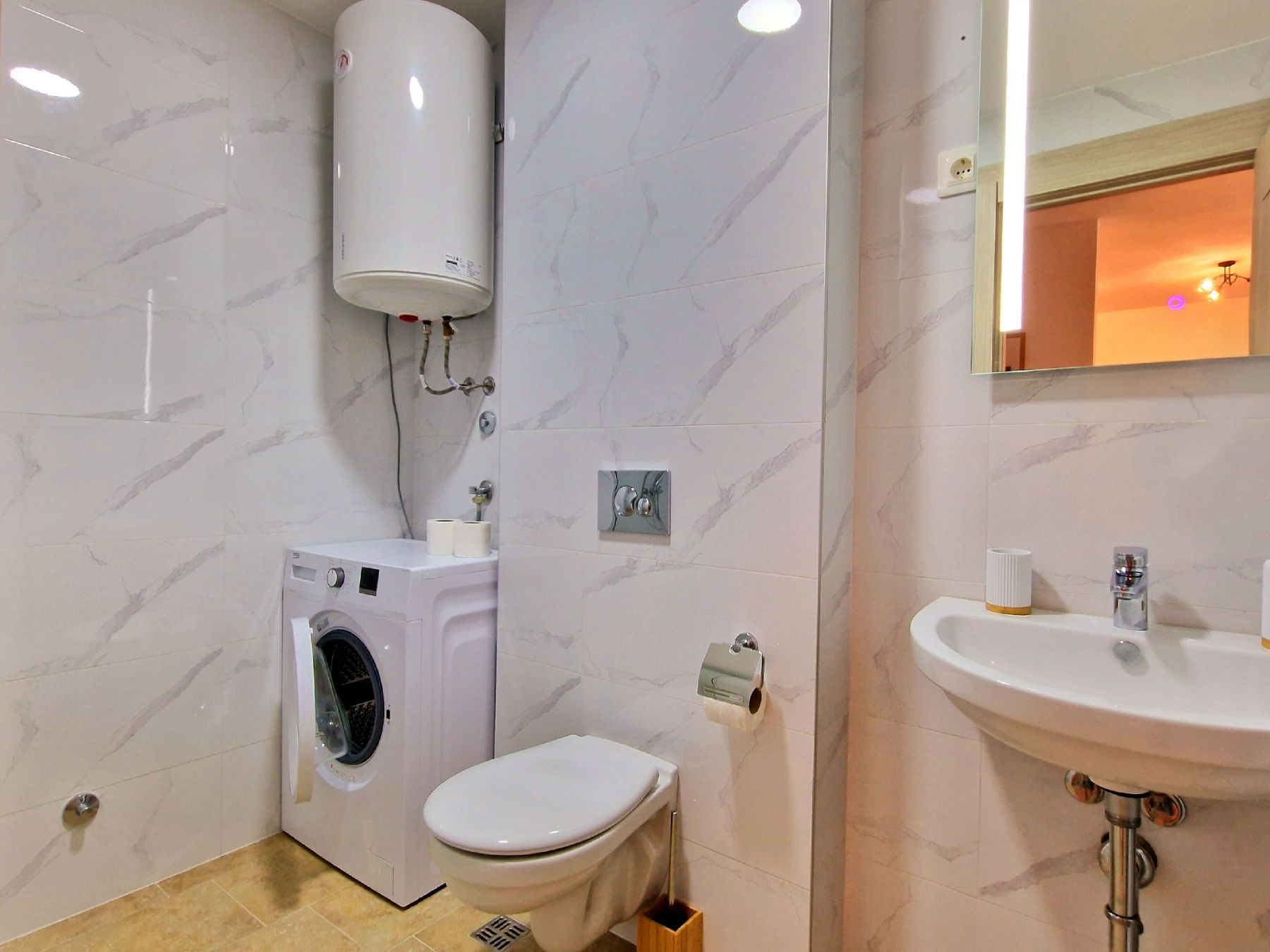amforaproperty.com/JEDNOSOBAN LUKSUZNO OPREMLJEN STAN 43M2 SA POGLEDOM NA MORE NA ATRAKTIVNOJ LOKACIJI U BEČIĆIMA