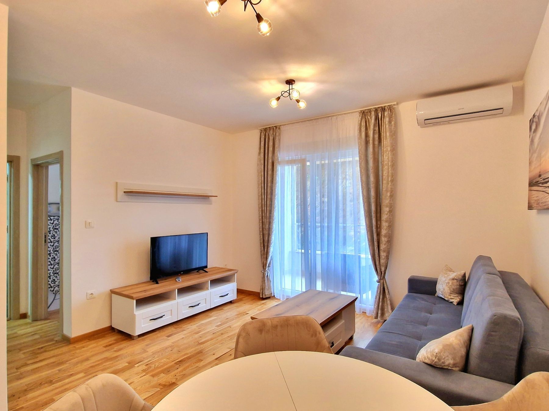 amforaproperty.com/JEDNOSOBAN LUKSUZNO OPREMLJEN STAN 43M2 SA POGLEDOM NA MORE NA ATRAKTIVNOJ LOKACIJI U BEČIĆIMA