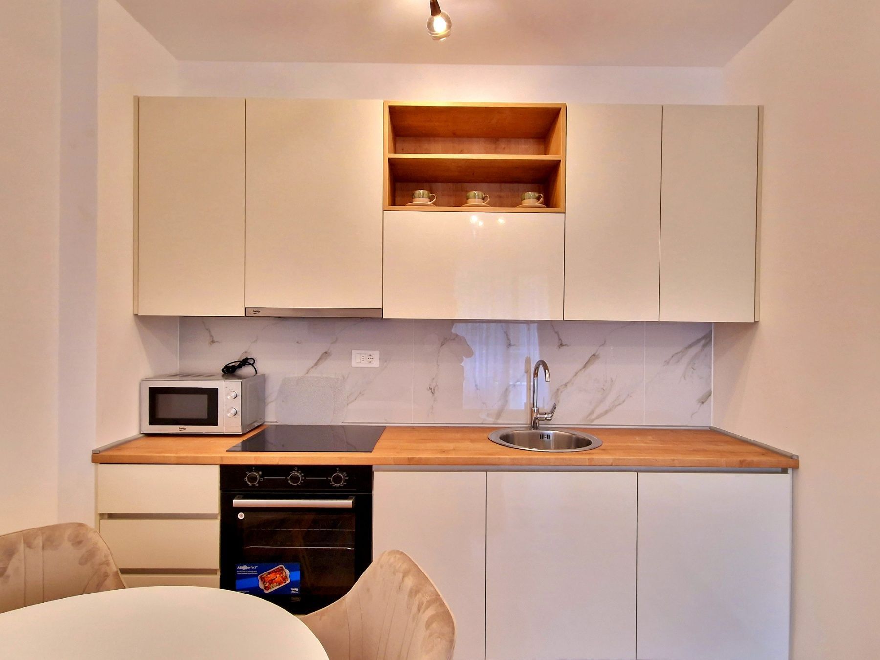 amforaproperty.com/JEDNOSOBAN LUKSUZNO OPREMLJEN STAN 43M2 SA POGLEDOM NA MORE NA ATRAKTIVNOJ LOKACIJI U BEČIĆIMA