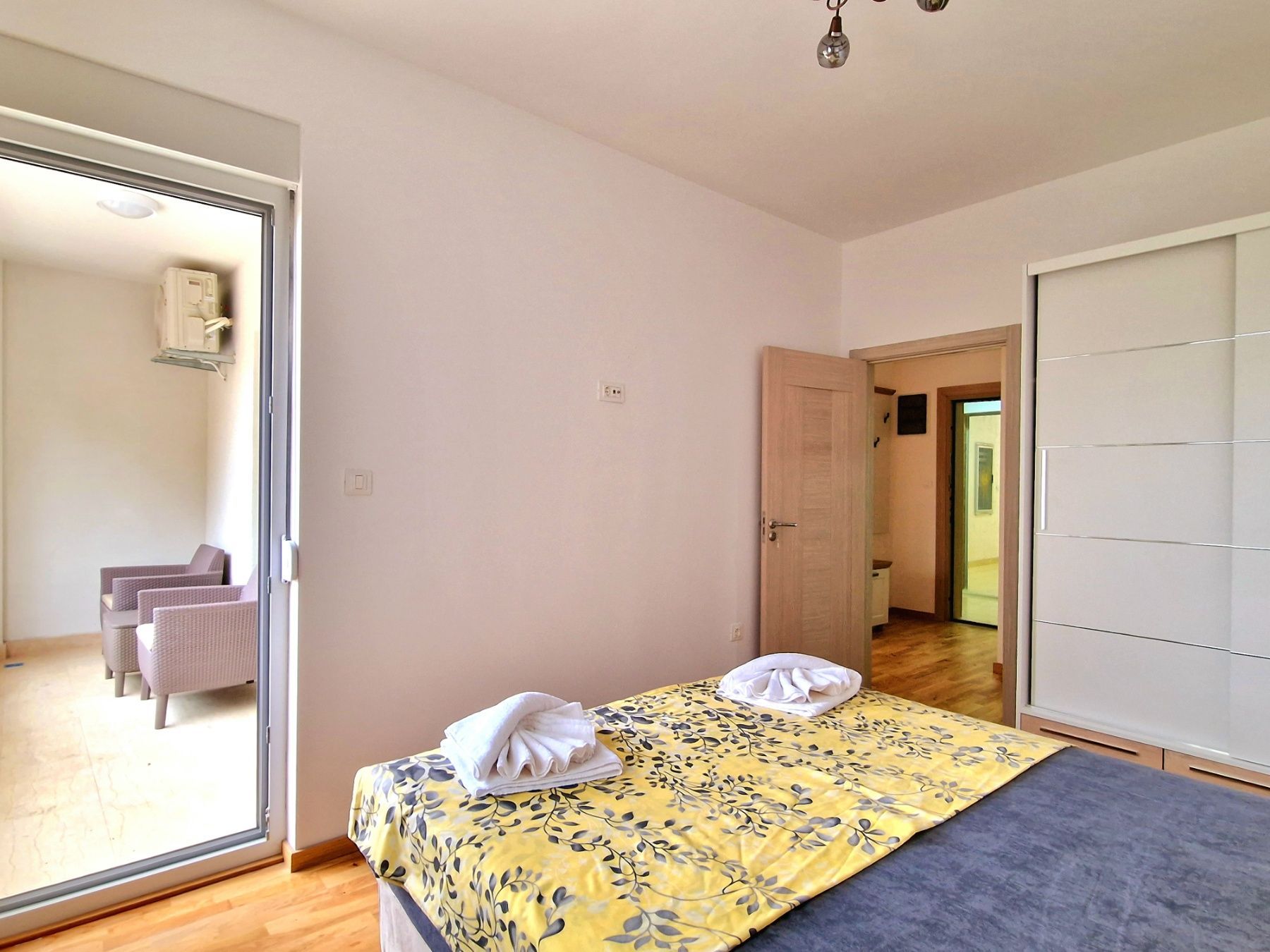 amforaproperty.com/JEDNOSOBAN LUKSUZNO OPREMLJEN STAN 43M2 SA POGLEDOM NA MORE NA ATRAKTIVNOJ LOKACIJI U BEČIĆIMA