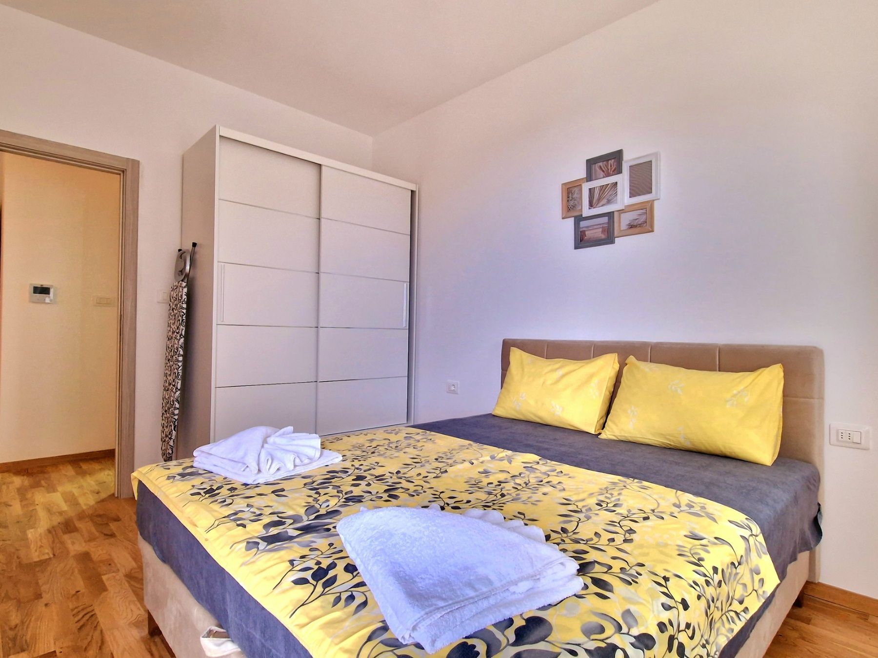 amforaproperty.com/JEDNOSOBAN LUKSUZNO OPREMLJEN STAN 43M2 SA POGLEDOM NA MORE NA ATRAKTIVNOJ LOKACIJI U BEČIĆIMA