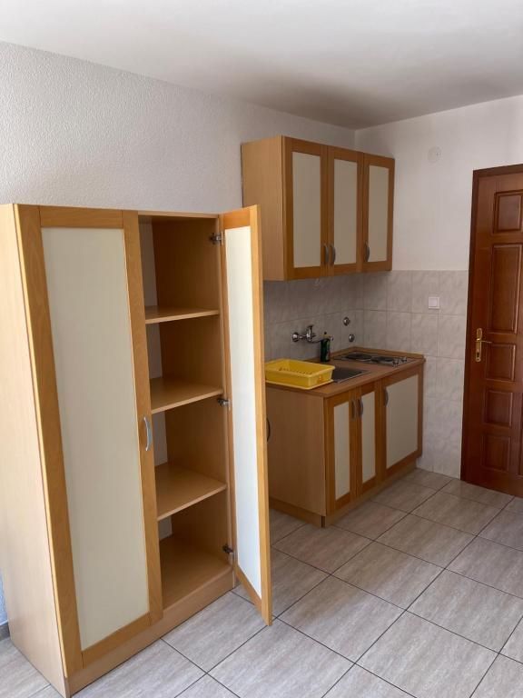 amforaproperty.com/Prostrana Kuća 828m2 sa Pogledom na More- Budva,Babin Do