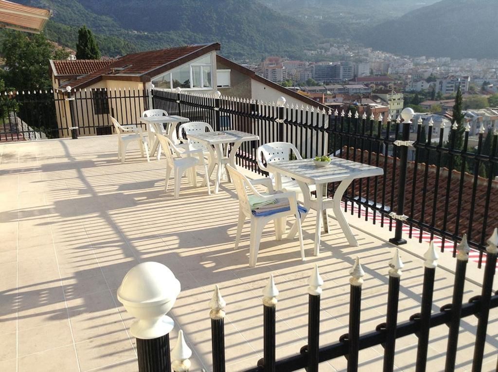 amforaproperty.com/Prostrana Kuća 828m2 sa Pogledom na More- Budva,Babin Do