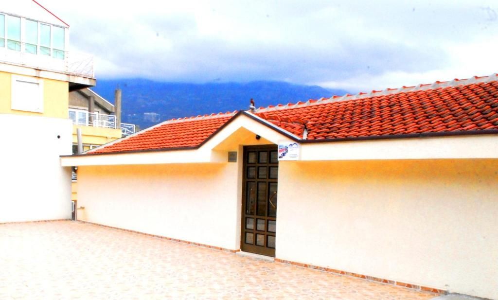 amforaproperty.com/Prostrana Kuća 828m2 sa Pogledom na More- Budva,Babin Do