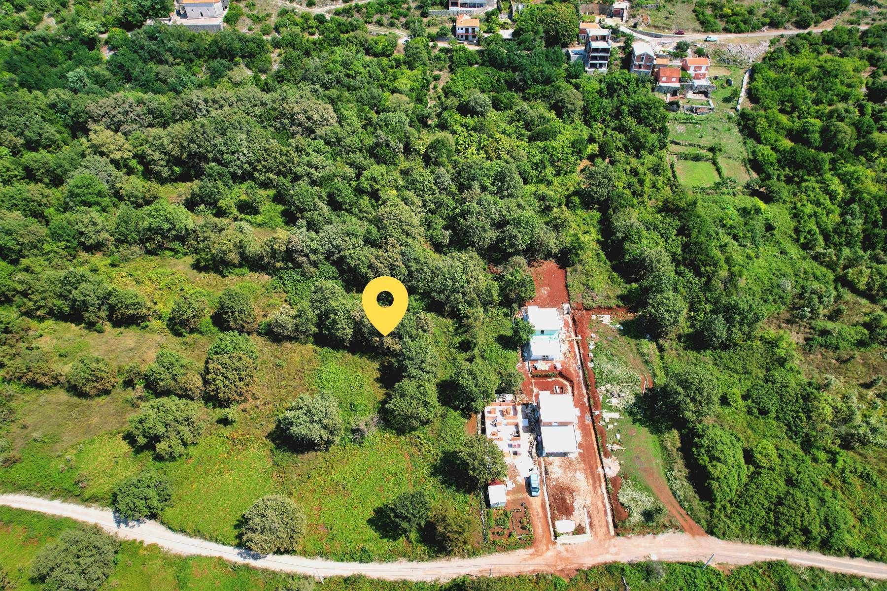 amforaproperty.com/Plac u Višnjevu 1705m2, Opština Kotor