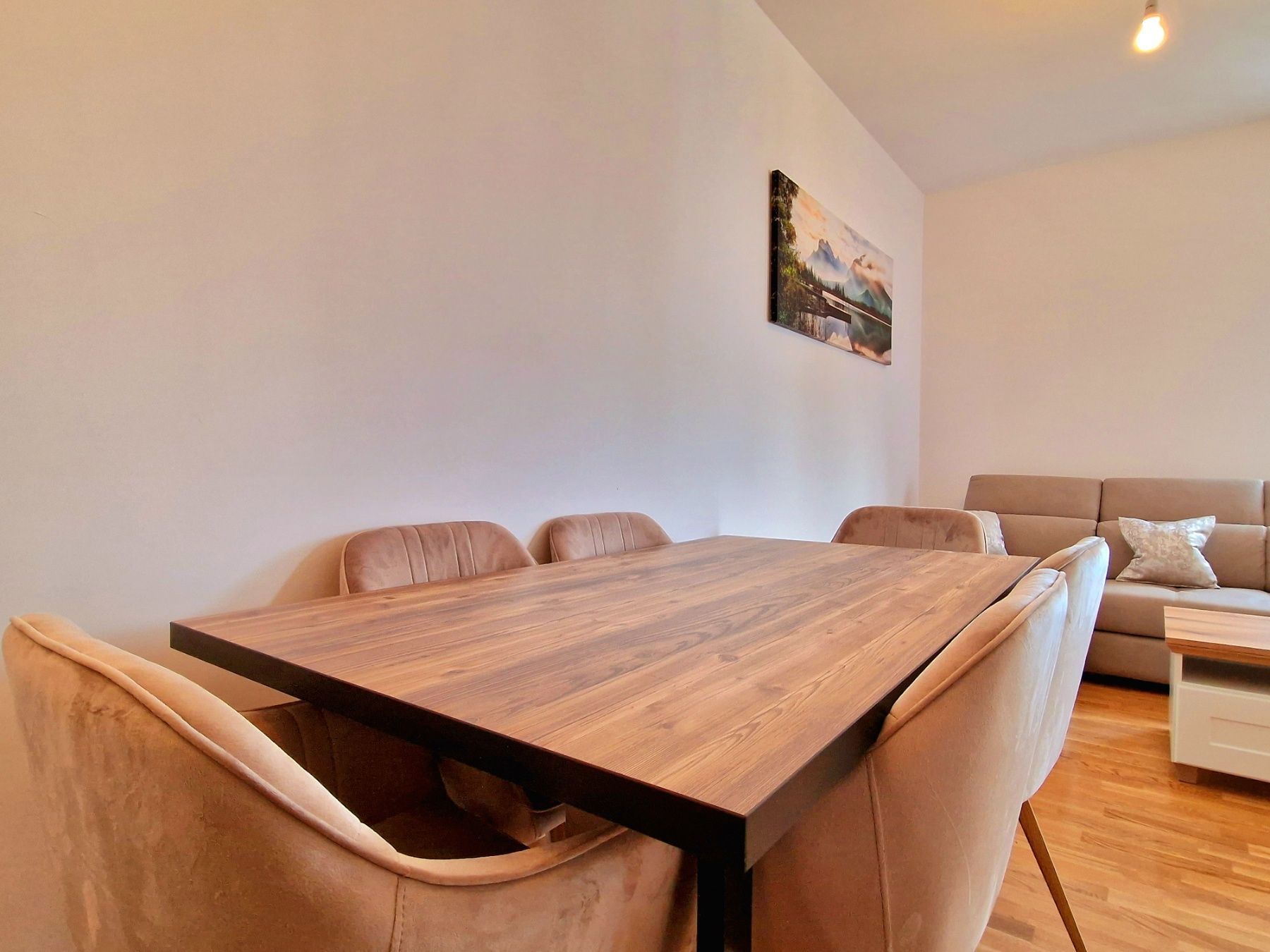 amforaproperty.com/Luksuzno opremljen dvosoban stan sa pogledom na more i parking mestom,Becici (NA PERIOD OD 15.09 DO 30.05.2024)
