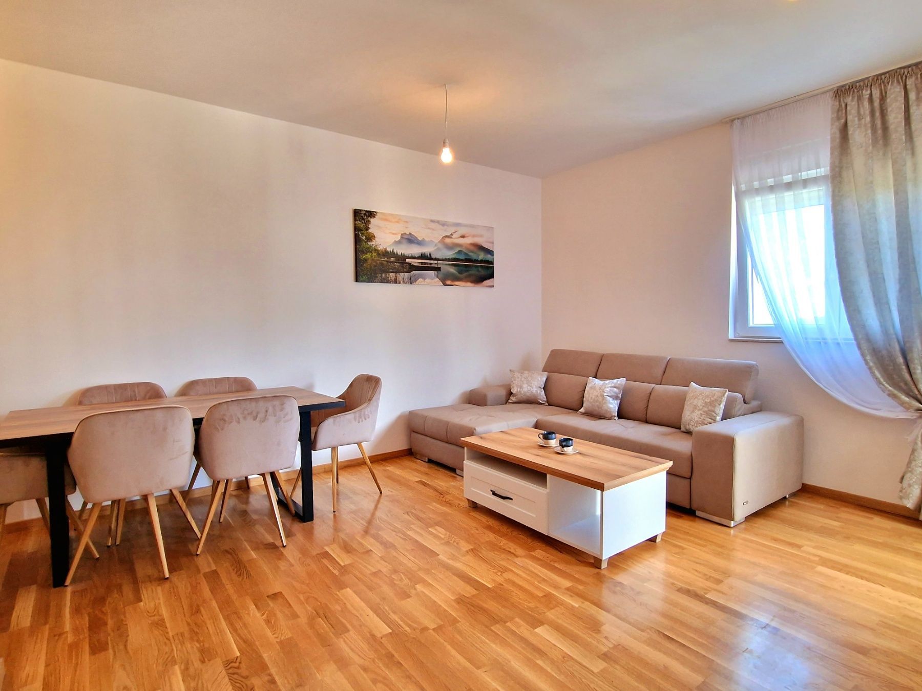 amforaproperty.com/Luksuzno opremljen dvosoban stan sa pogledom na more i parking mestom,Becici (NA PERIOD OD 15.09 DO 30.05.2024)