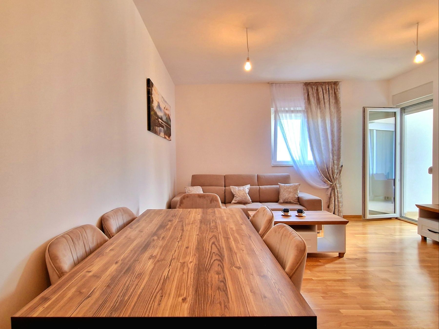 amforaproperty.com/Luksuzno opremljen dvosoban stan sa pogledom na more i parking mestom,Becici (NA PERIOD OD 15.09 DO 30.05.2024)