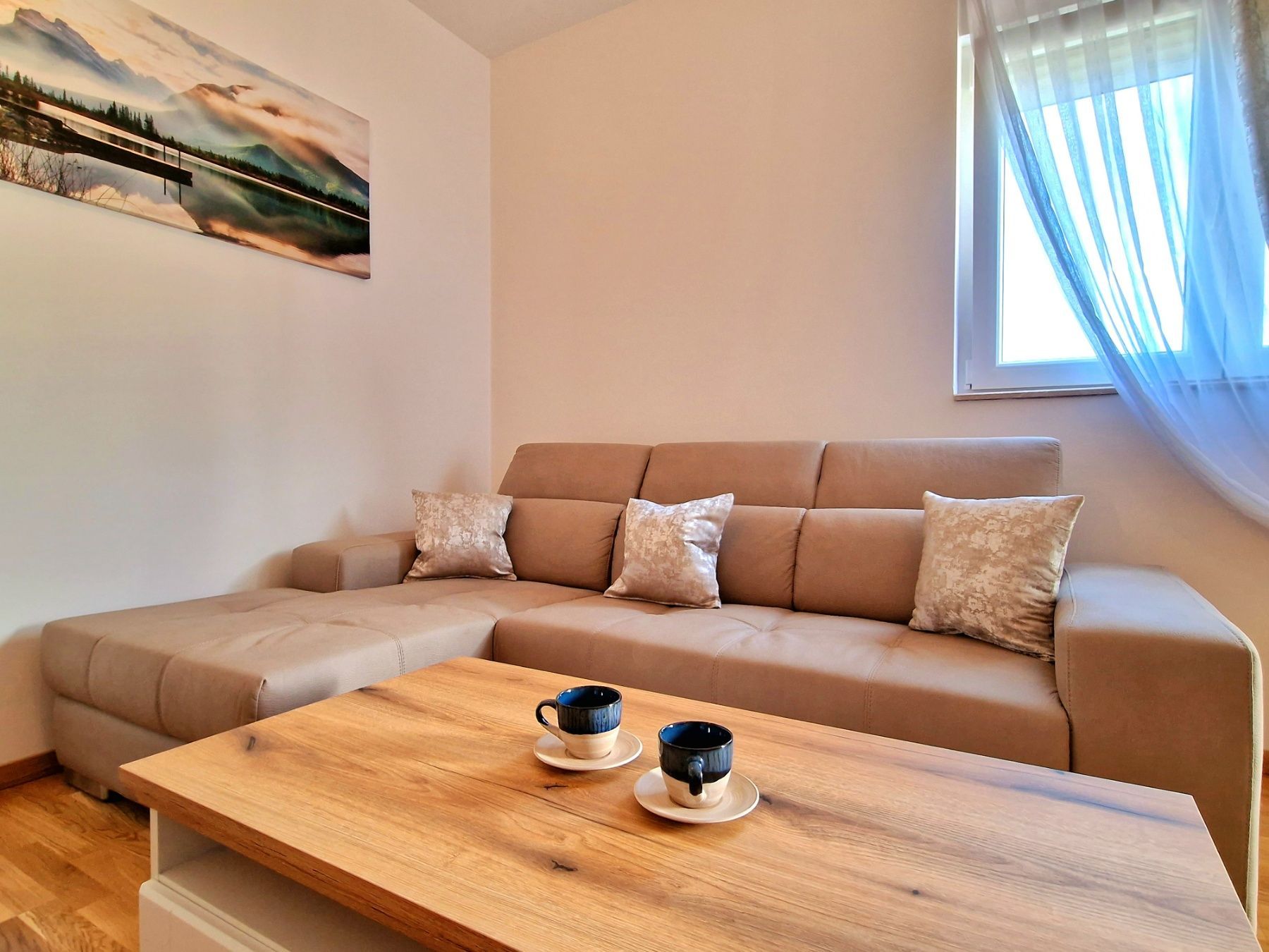 amforaproperty.com/Luksuzno opremljen dvosoban stan sa pogledom na more i parking mestom,Becici (NA PERIOD OD 15.09 DO 30.05.2024)
