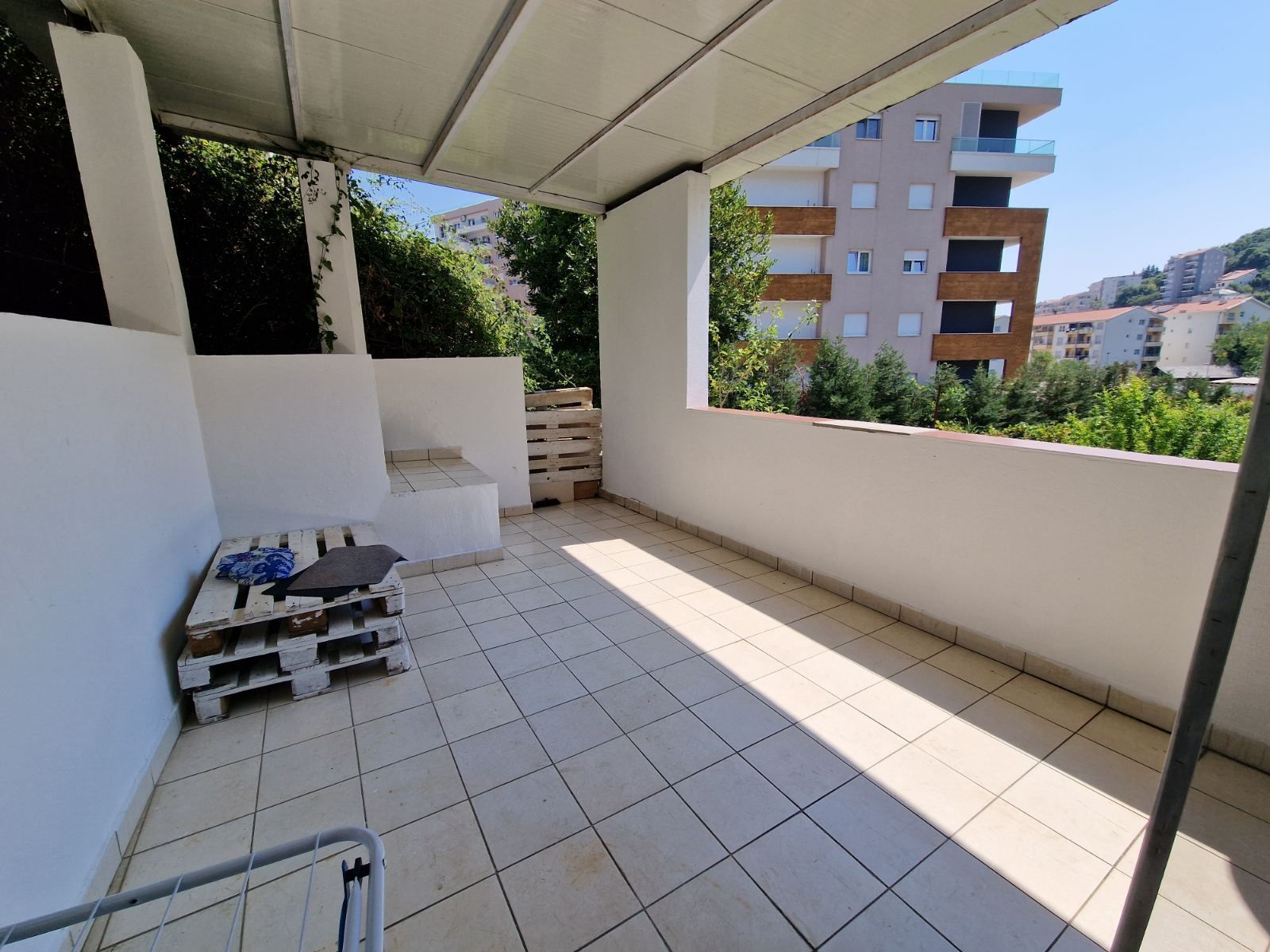 amforaproperty.com/Garsonjera 20m2 na duzi vremenski period u Budvi