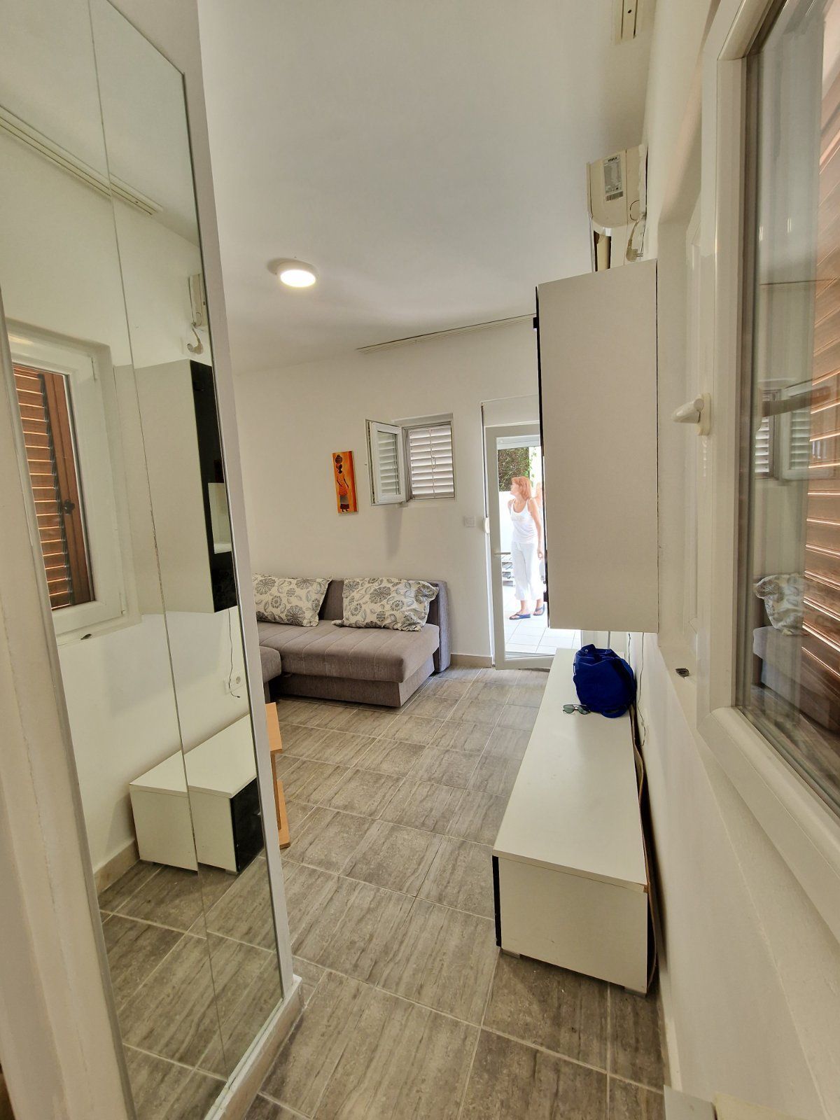 amforaproperty.com/Garsonjera 20m2 na duzi vremenski period u Budvi