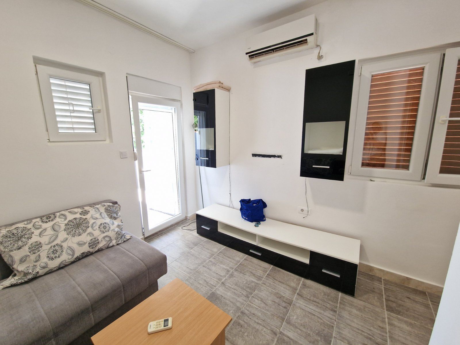 amforaproperty.com/Garsonjera 20m2 na duzi vremenski period u Budvi