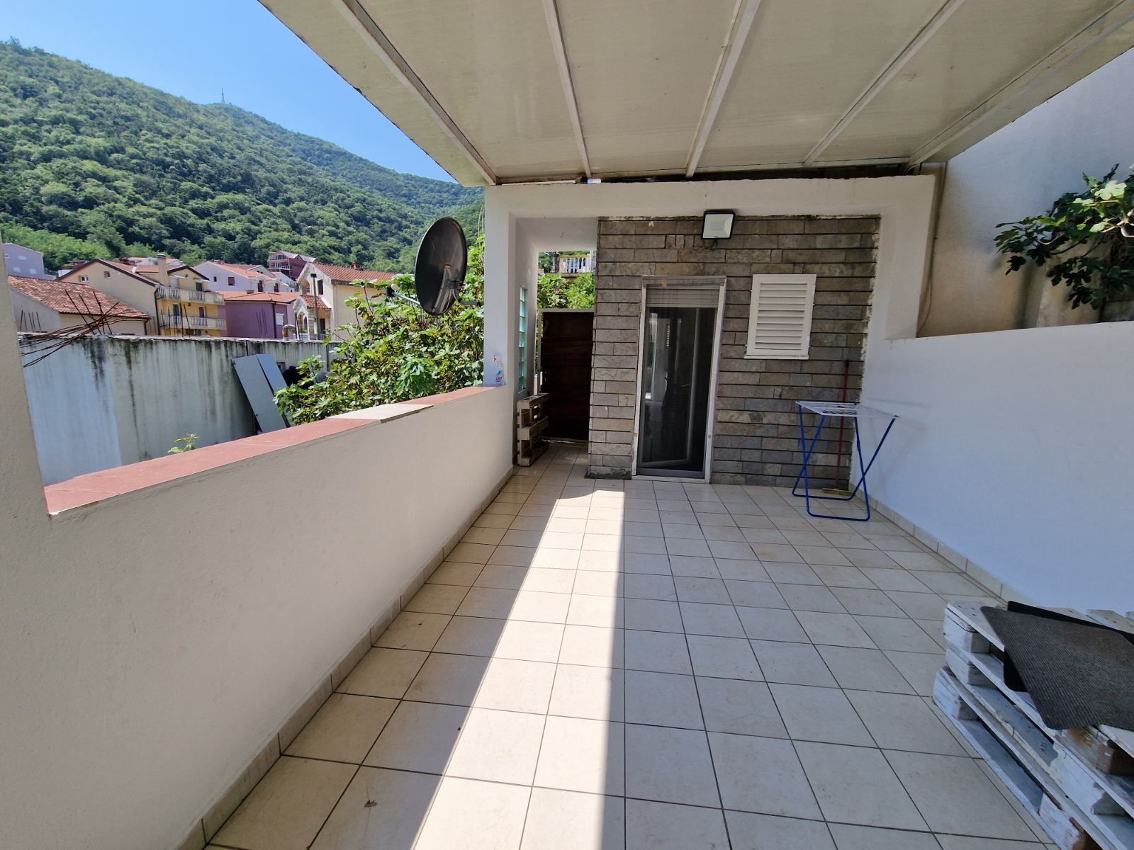 amforaproperty.com/Garsonjera 20m2 na duzi vremenski period u Budvi