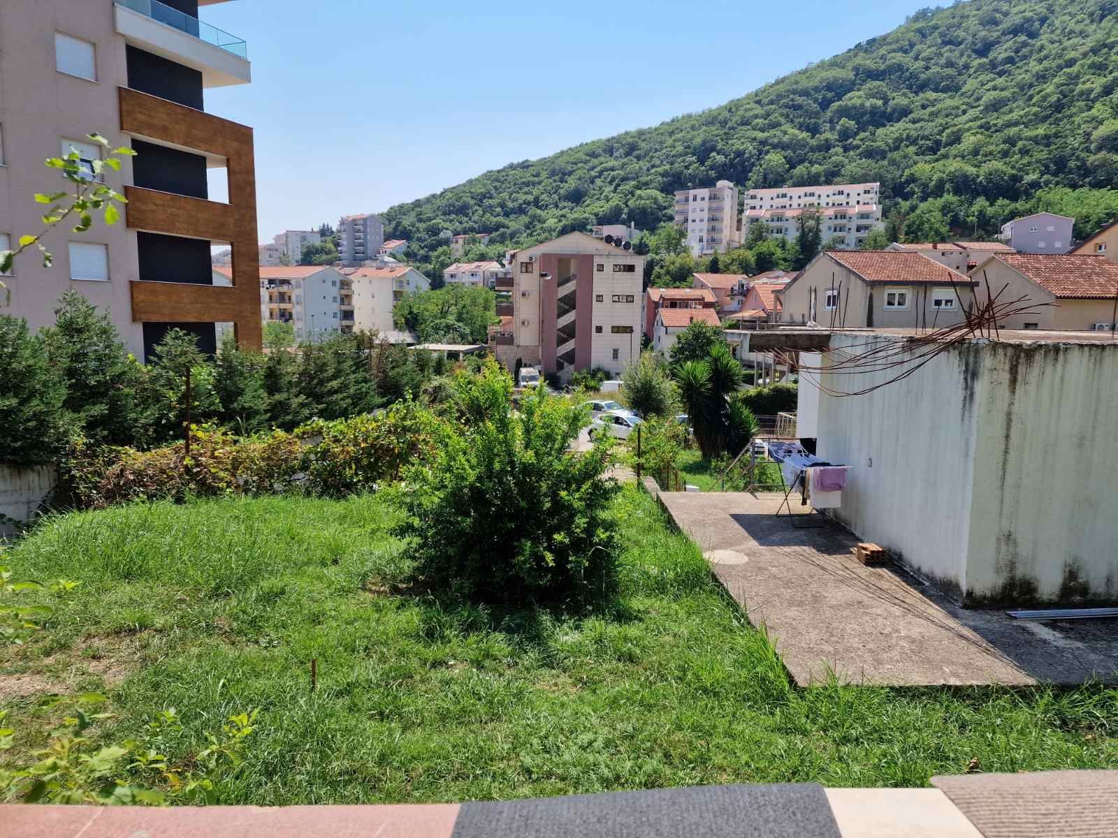 amforaproperty.com/Garsonjera 20m2 na duzi vremenski period u Budvi