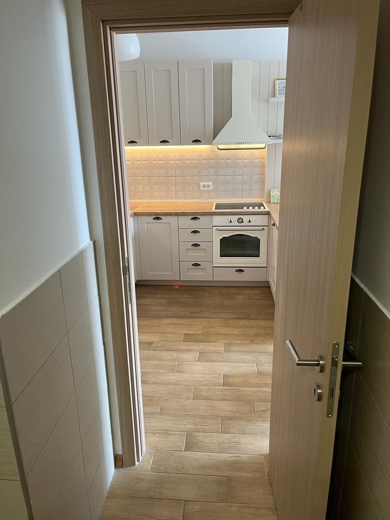 JEDNOSOBAN STAN SA POGLEDOM NA MORE,THE OLD BAKERY- BUDVA (NA PERIOD DO 01.06.2026) - Amfora Real Estate