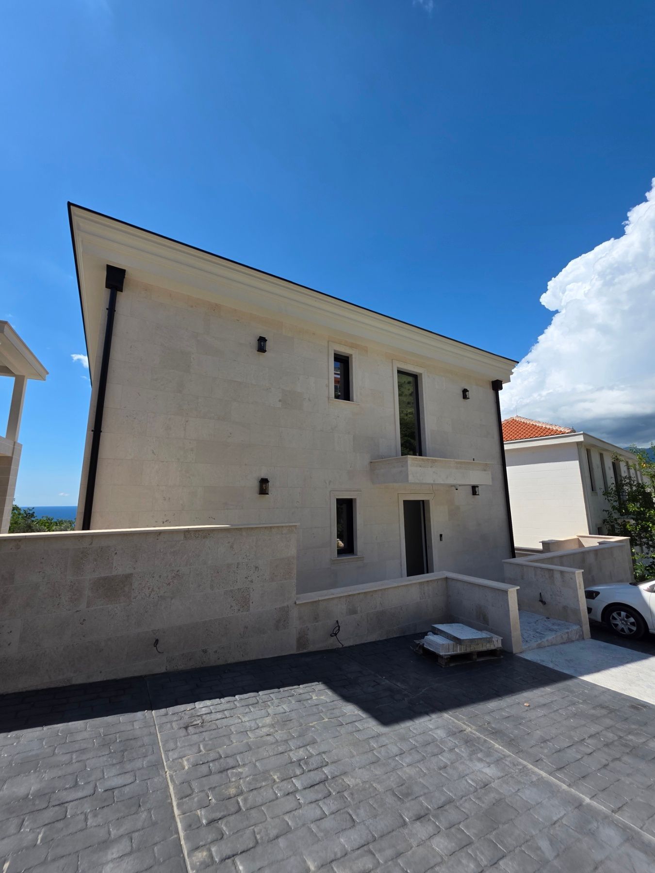 amforaproperty.com/Nova luksuzna Vila sa Pogledom na More i Bazenom u Reževićima, Budva