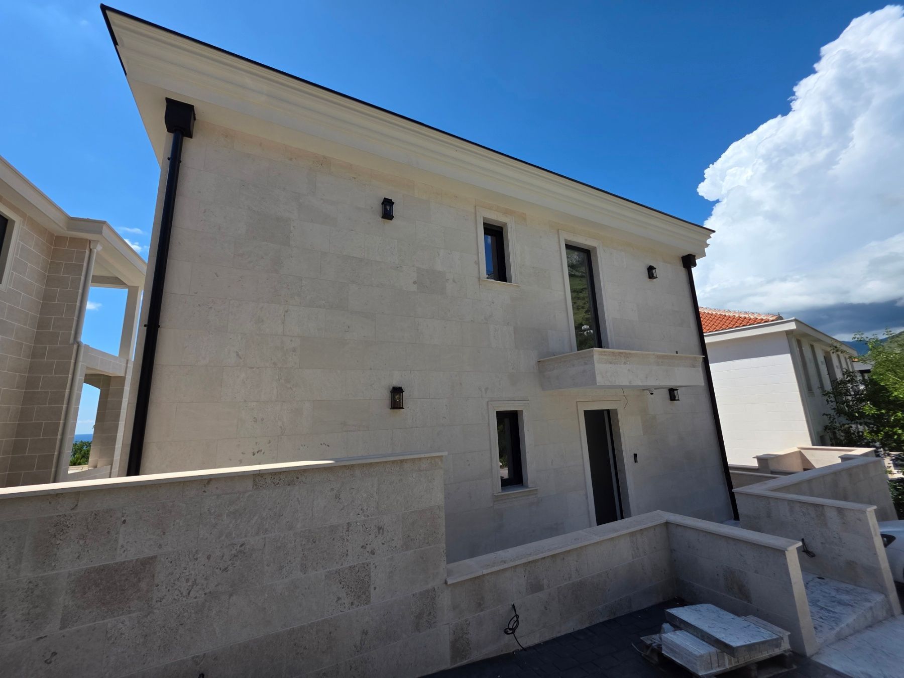 amforaproperty.com/Nova luksuzna Vila sa Pogledom na More i Bazenom u Reževićima, Budva