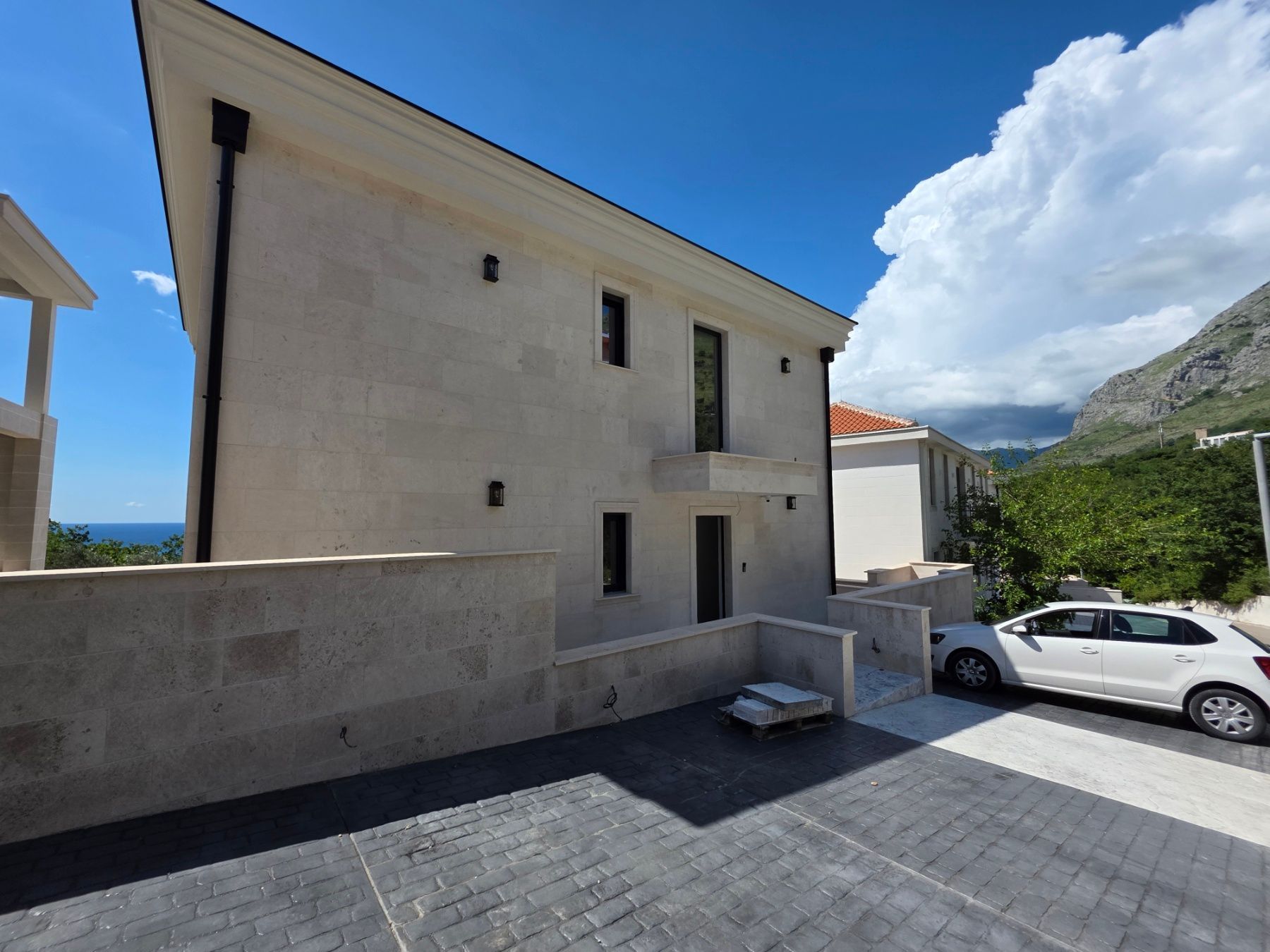 amforaproperty.com/Nova luksuzna Vila sa Pogledom na More i Bazenom u Reževićima, Budva