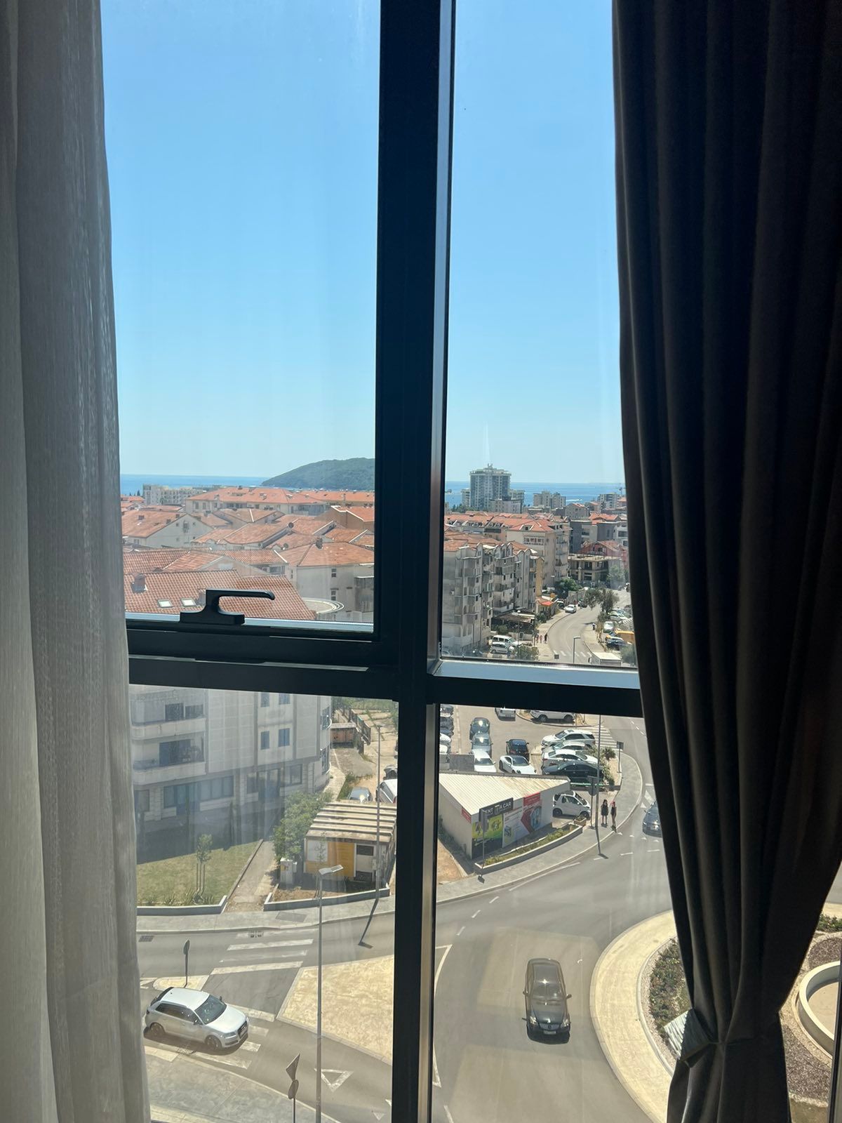 Jednosoban stan kod novog kruznog toka sa fontanom u Budvi,područje Rozino. (NA PERIOD OD 01.10 DO 01.06.2024) - Amfora Real Estate