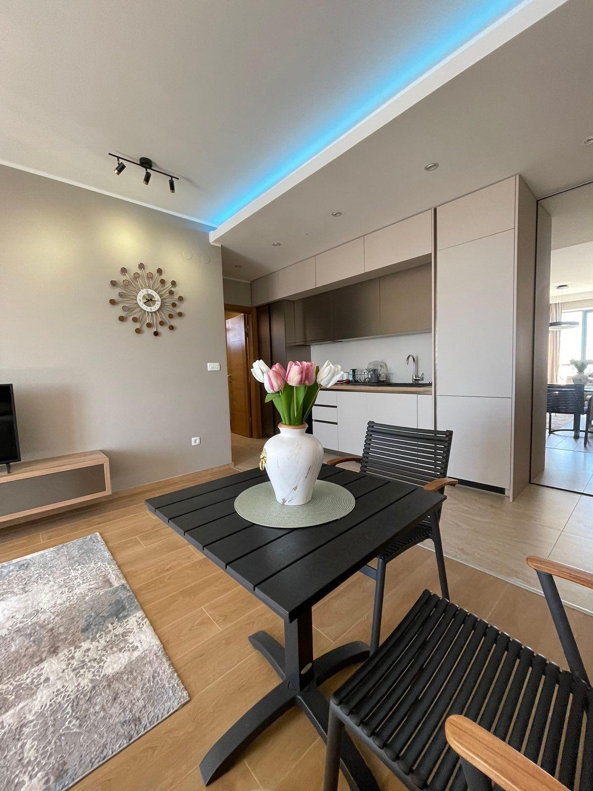 Jednosoban stan kod novog kruznog toka sa fontanom u Budvi,područje Rozino. (NA PERIOD OD 01.10 DO 01.06.2024) - Amfora Real Estate