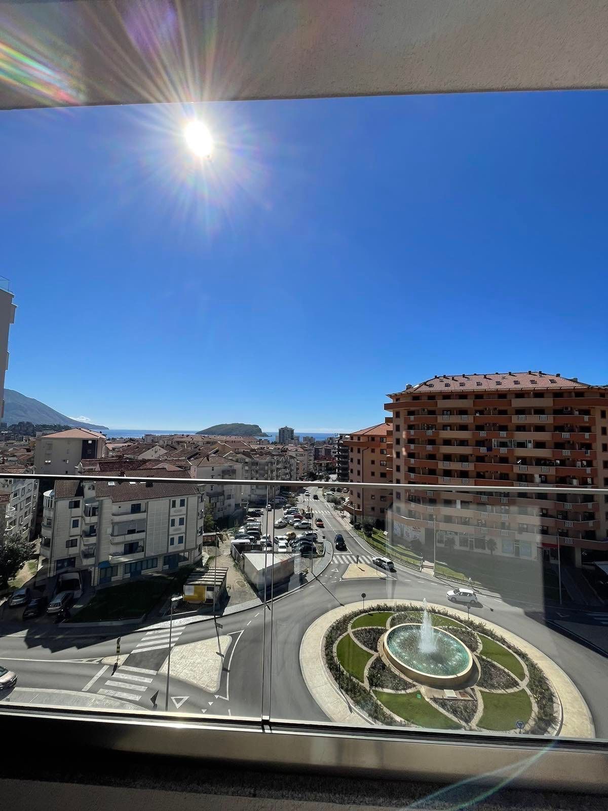 Jednosoban stan kod novog kruznog toka sa fontanom u Budvi,područje Rozino. (NA PERIOD OD 01.10 DO 01.06.2024) - Amfora Real Estate