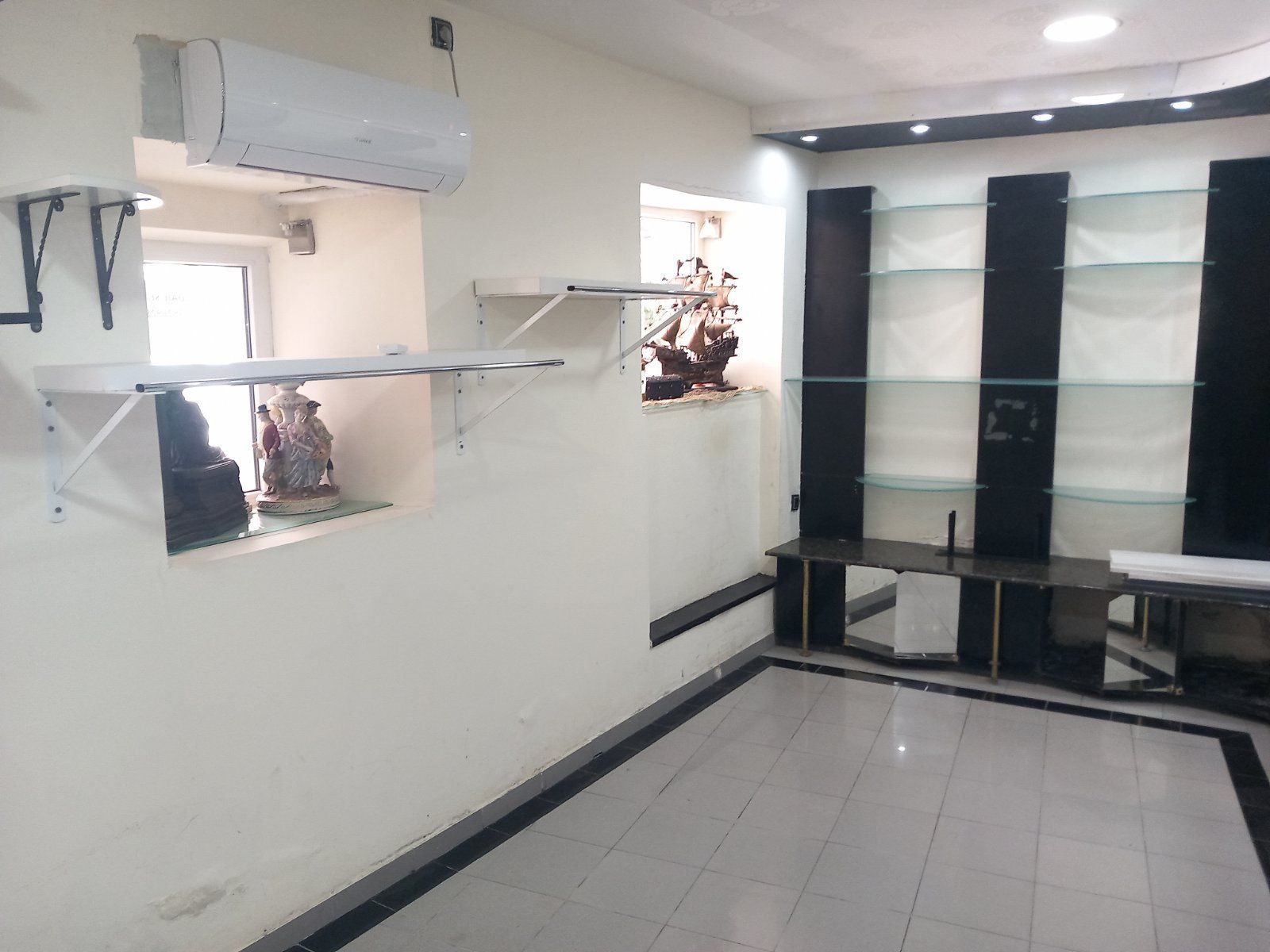 amforaproperty.com/Poslovni Prostor za Izdavanje u Starom Gradu, Budva