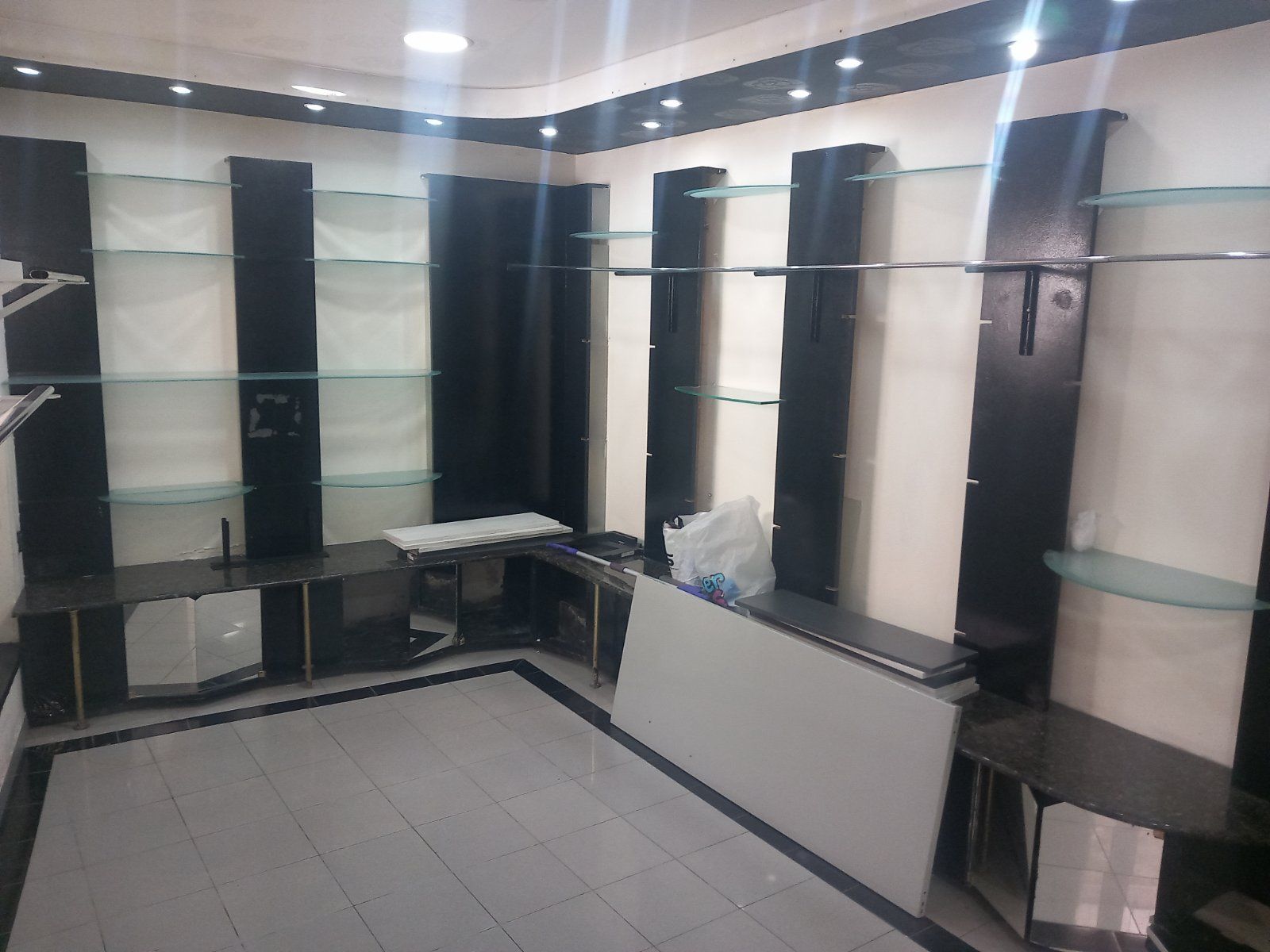 amforaproperty.com/Poslovni Prostor za Izdavanje u Starom Gradu, Budva