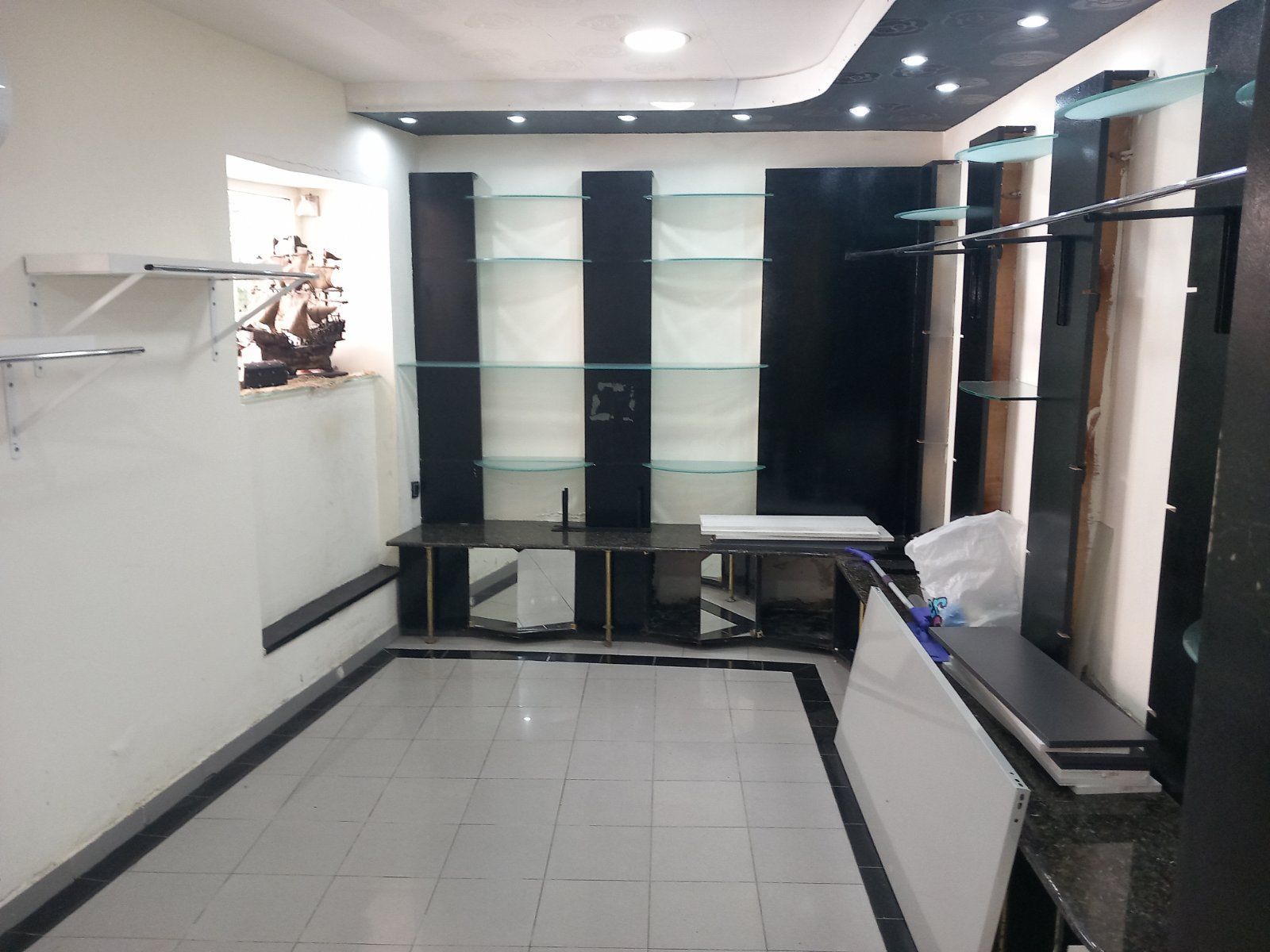 amforaproperty.com/Poslovni Prostor za Izdavanje u Starom Gradu, Budva