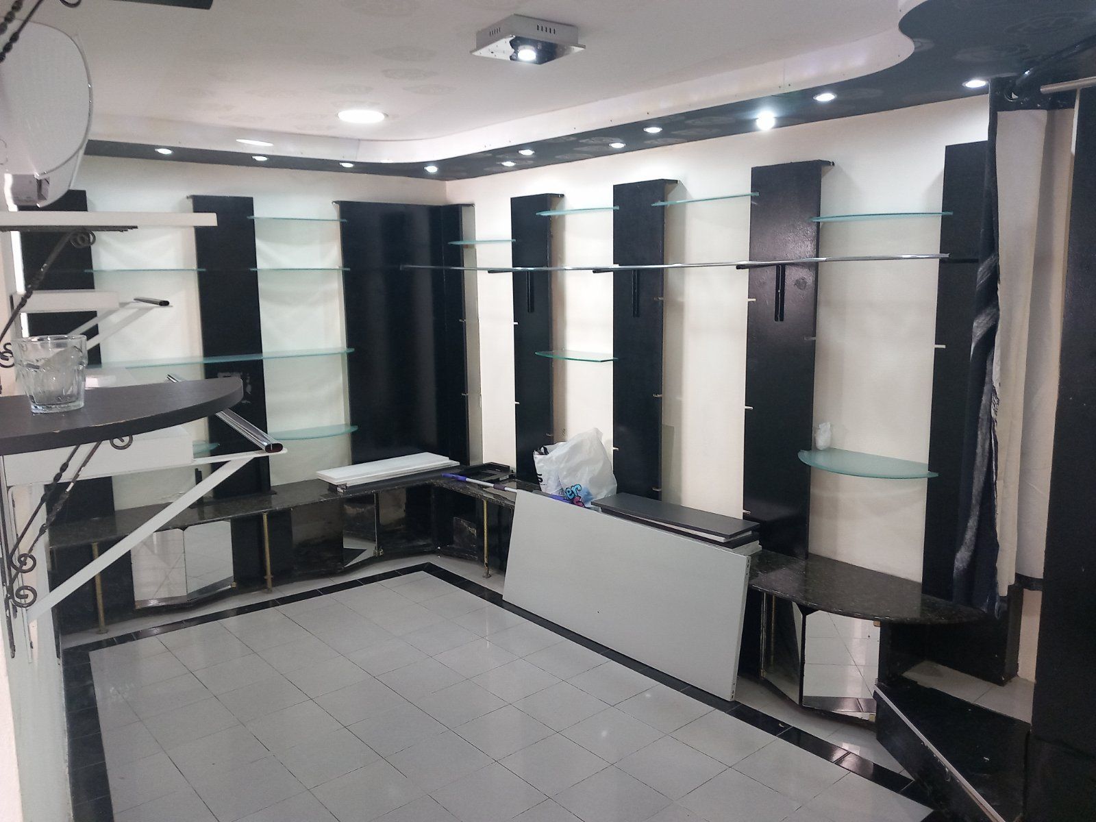 amforaproperty.com/Poslovni Prostor za Izdavanje u Starom Gradu, Budva