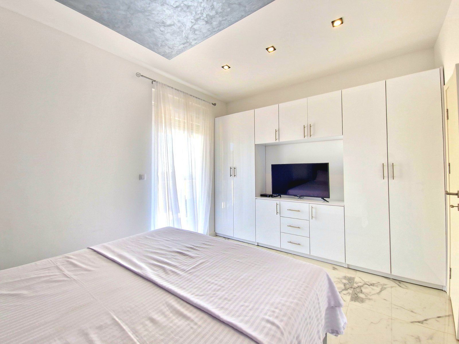 amforaproperty.com/Luksuzna Vila sa Bazenom u Krimovici, Opština Kotor