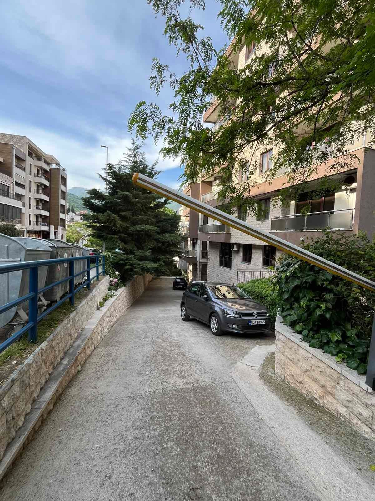 Jednosoban stan sa parking mestom i pogledom na more ,Budva-CENTAR (NA DUZI PERIOD) - Amfora Real Estate