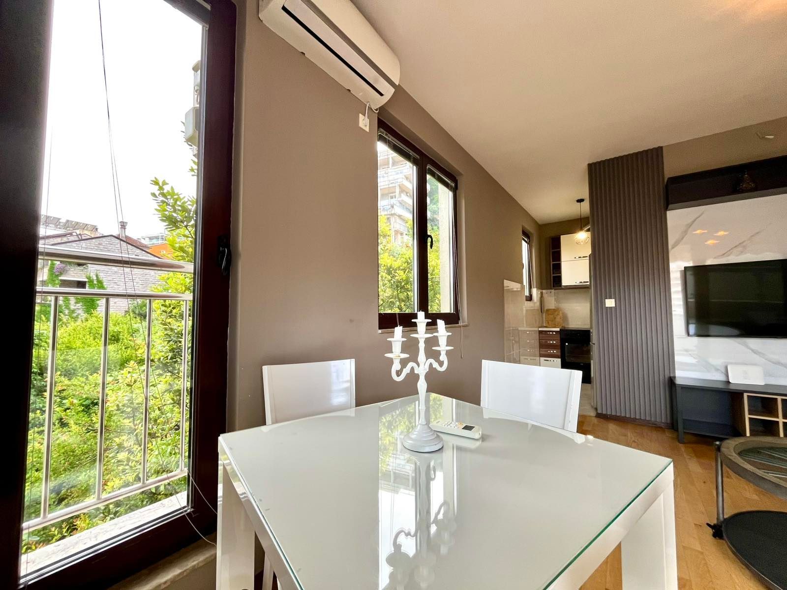 Jednosoban stan sa parking mestom i pogledom na more ,Budva-CENTAR (NA DUZI PERIOD) - Amfora Real Estate