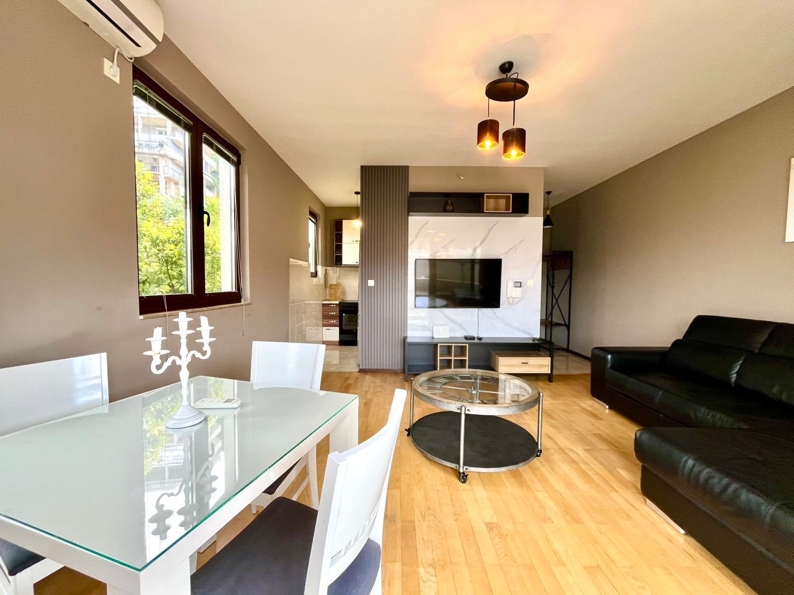 Jednosoban stan sa parking mestom i pogledom na more ,Budva-CENTAR (NA DUZI PERIOD) - Amfora Real Estate