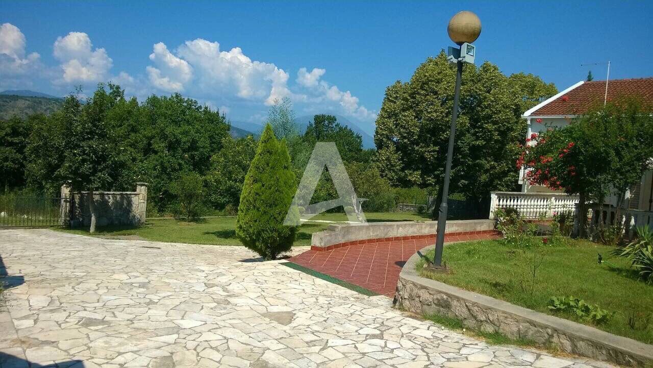 amforaproperty.com/Luksuzna kuća sa bazenom Mareza, Podgorica (NA DUZI PERIOD)