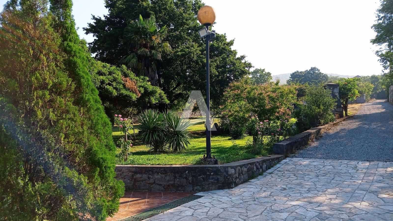 amforaproperty.com/Luksuzna kuća sa bazenom Mareza, Podgorica (NA DUZI PERIOD)