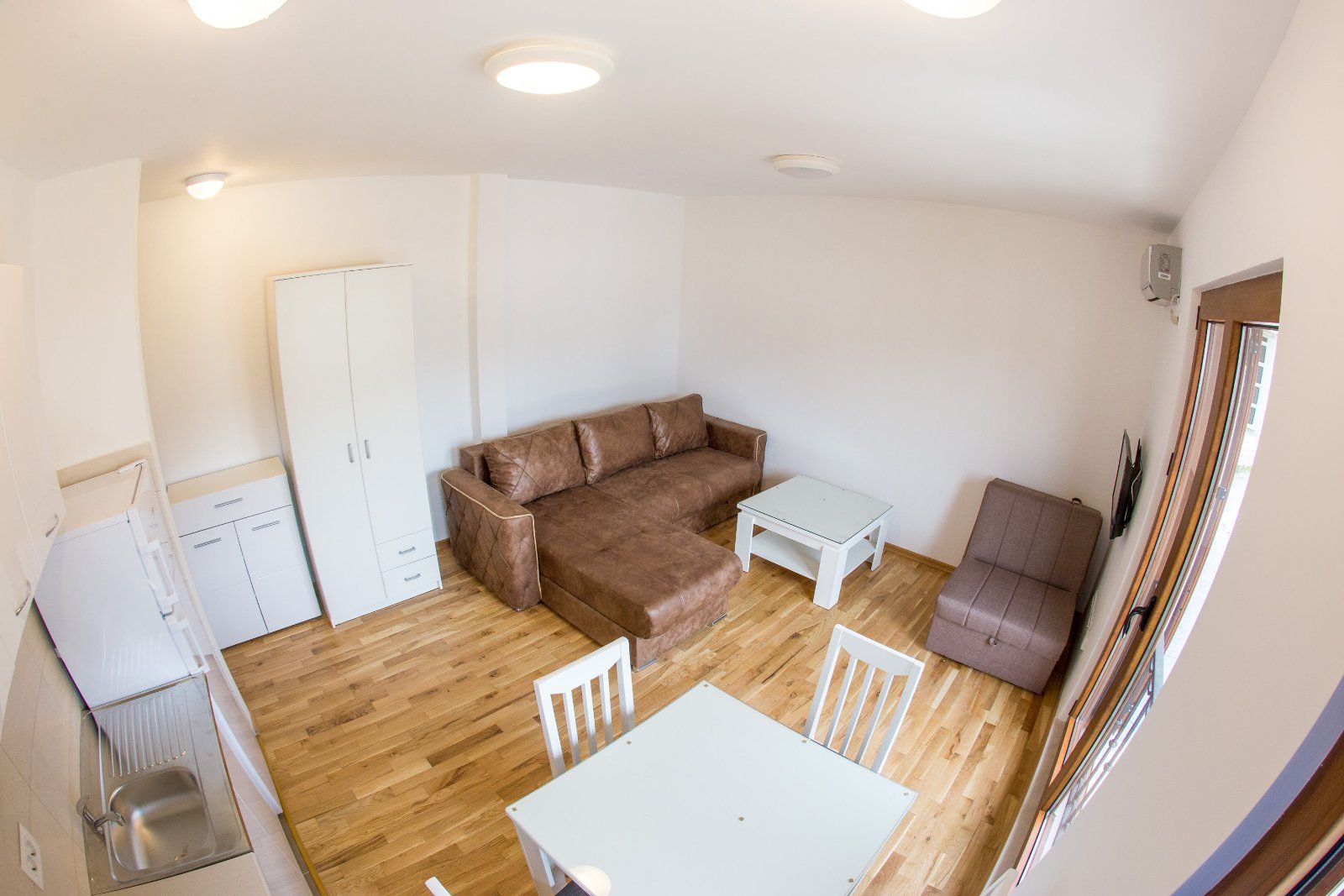 amforaproperty.com/Moderno opremljena garsonjera na atraktivnoj lokaciji u Budvi (na duzi period)