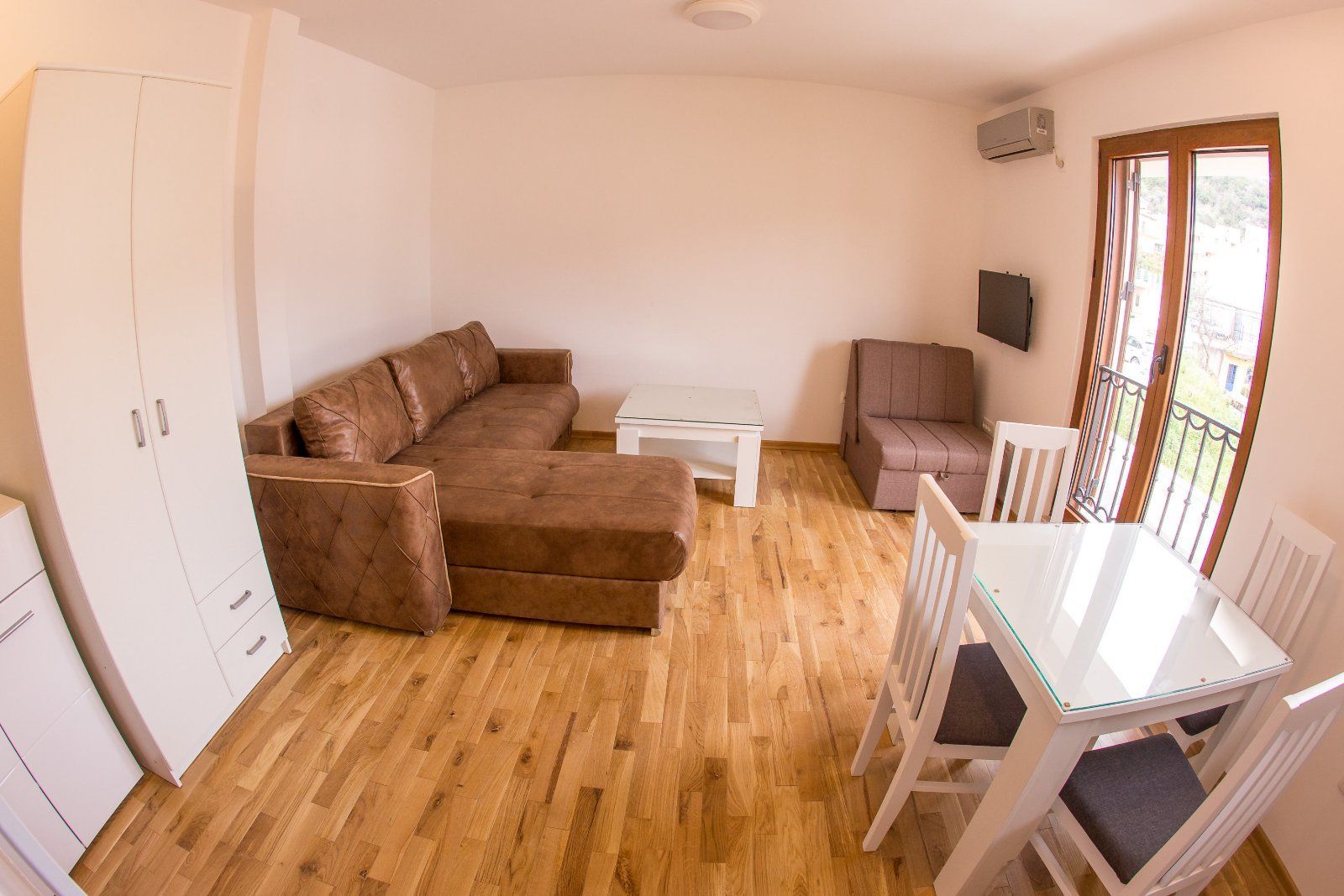 amforaproperty.com/Moderno opremljena garsonjera na atraktivnoj lokaciji u Budvi (na duzi period)