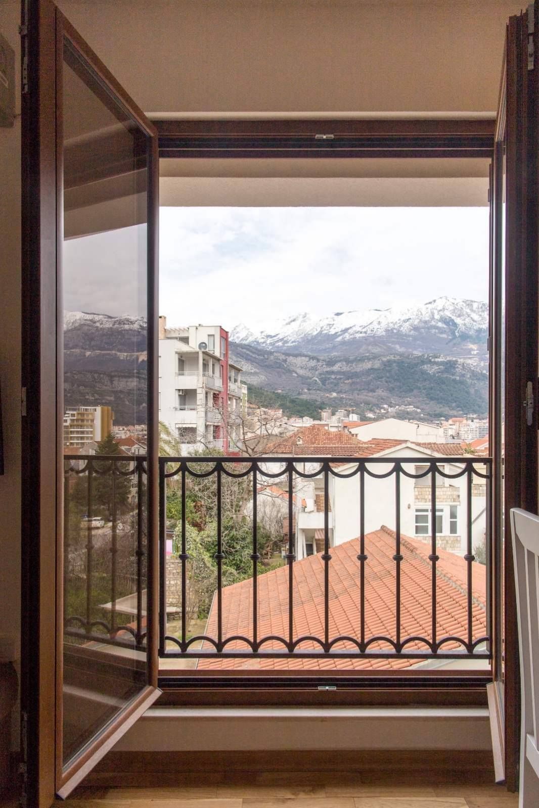 amforaproperty.com/Moderno opremljena garsonjera na atraktivnoj lokaciji u Budvi (na duzi period)