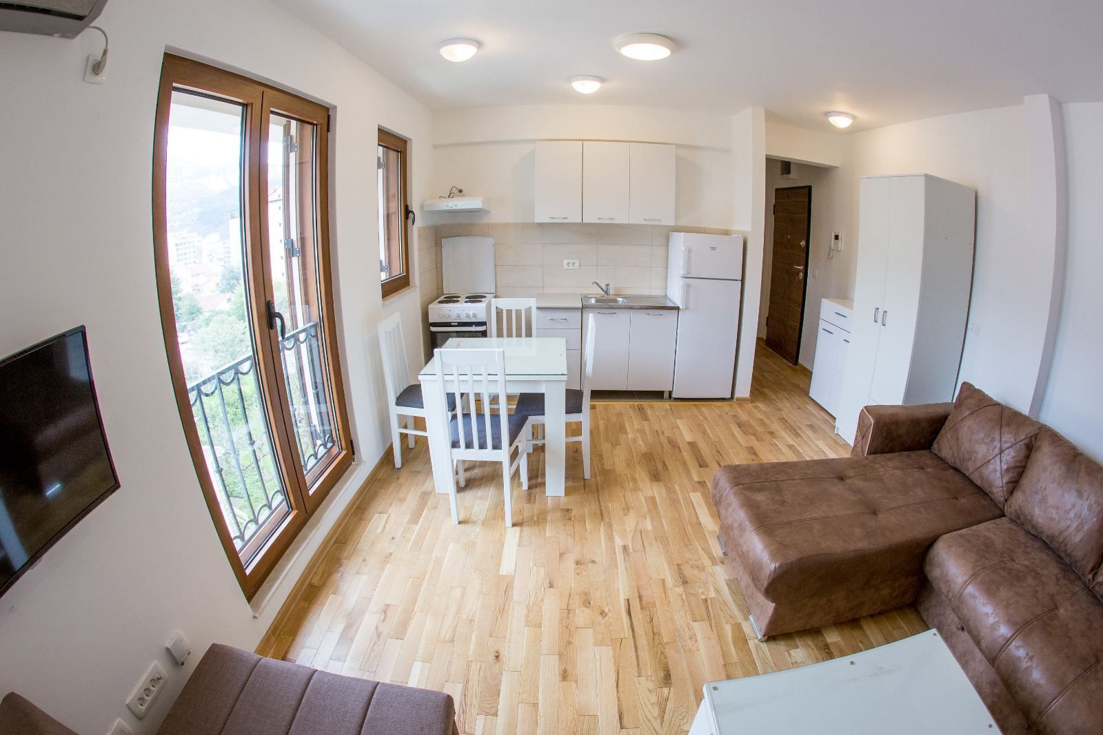 amforaproperty.com/Moderno opremljena garsonjera na atraktivnoj lokaciji u Budvi (na duzi period)