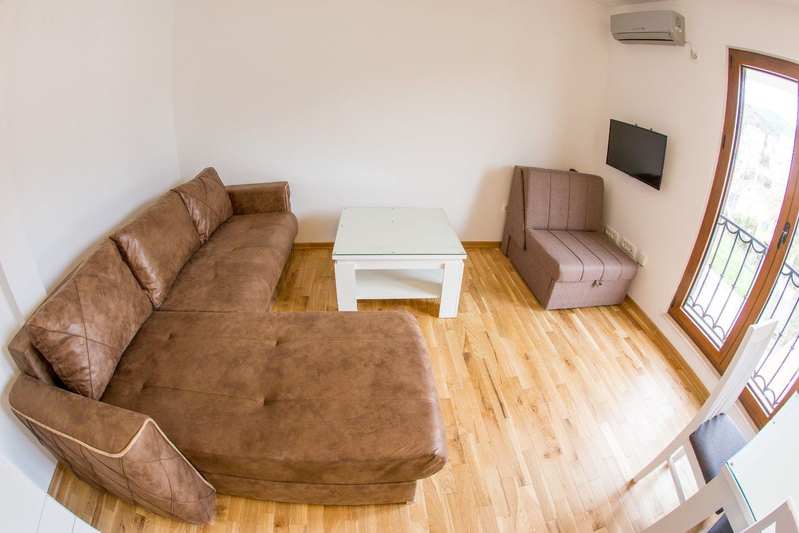 amforaproperty.com/Moderno opremljena garsonjera na atraktivnoj lokaciji u Budvi (na duzi period)