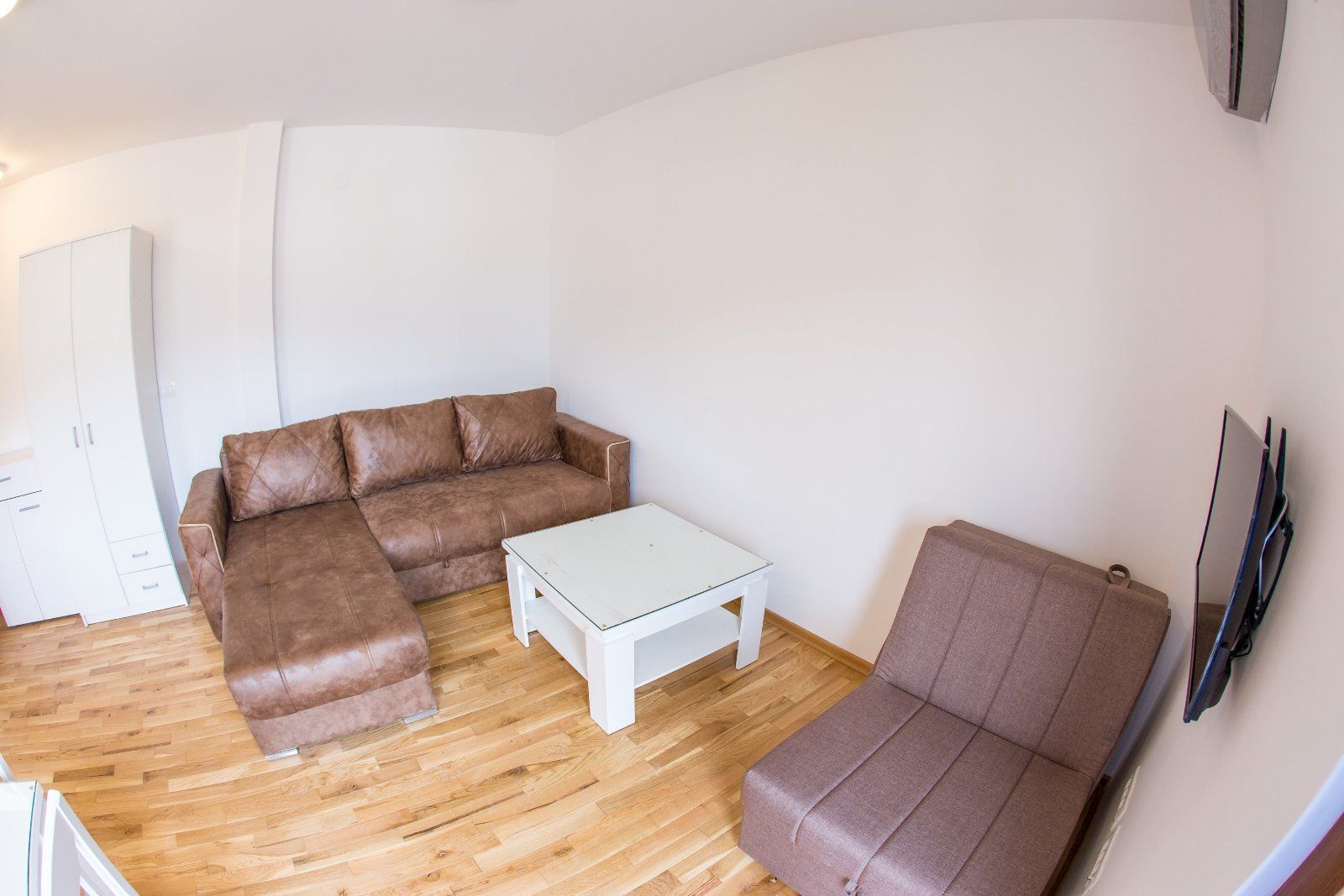 amforaproperty.com/Moderno opremljena garsonjera na atraktivnoj lokaciji u Budvi (na duzi period)