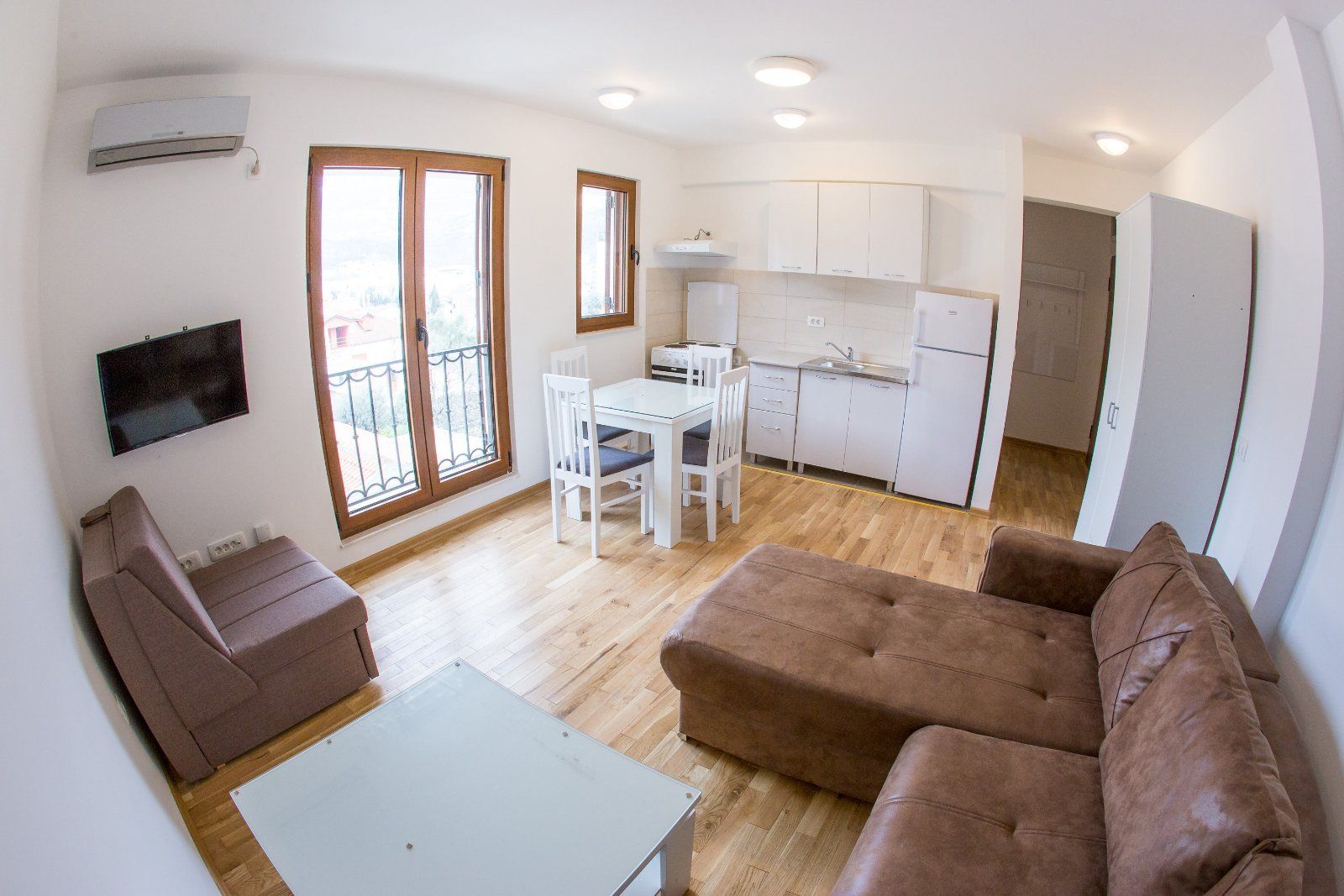 amforaproperty.com/Moderno opremljena garsonjera na atraktivnoj lokaciji u Budvi (na duzi period)