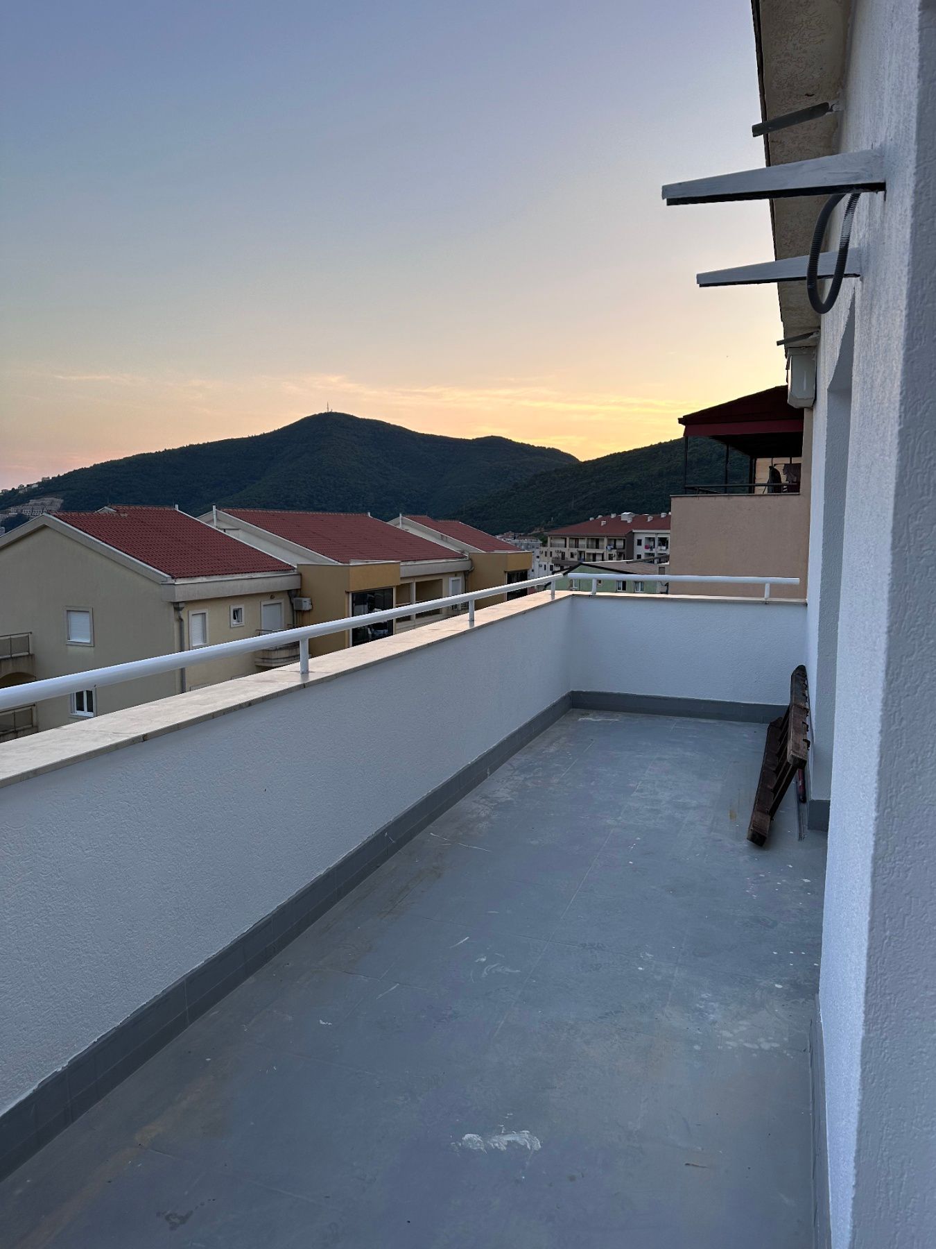 amforaproperty.com/Dvosoban stan sa panoramskim pogledom na more i grad ,Lazi - Budva