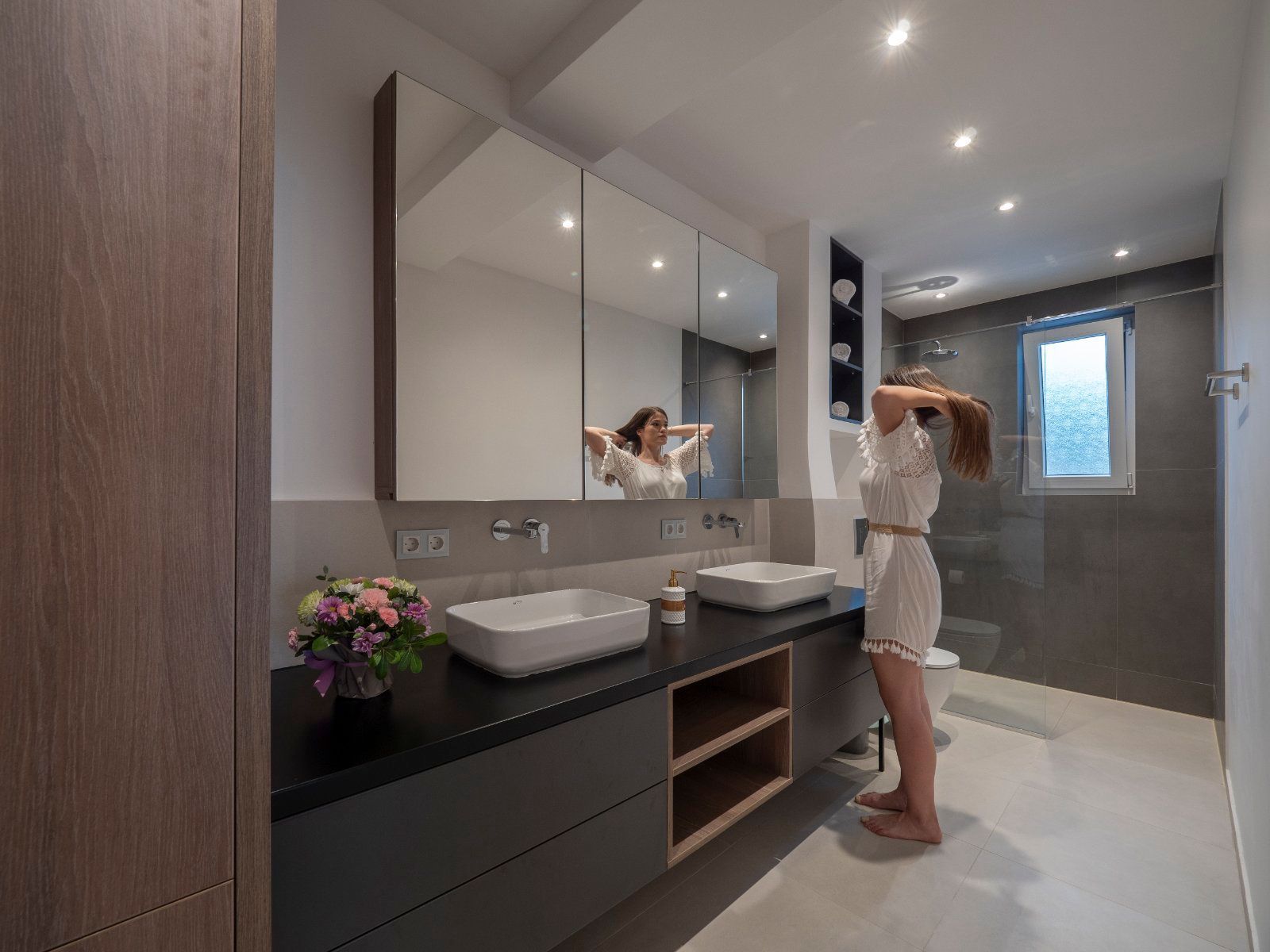 EKSTRA LUKSUZAN PENTHOUSE 140M2,TERASA SA DJAKUZI KADOM I  SPEKTAKULARNIM POGLEDOM NA MORE,BECICI. (NA DUZI PERIOD) - Amfora Real Estate